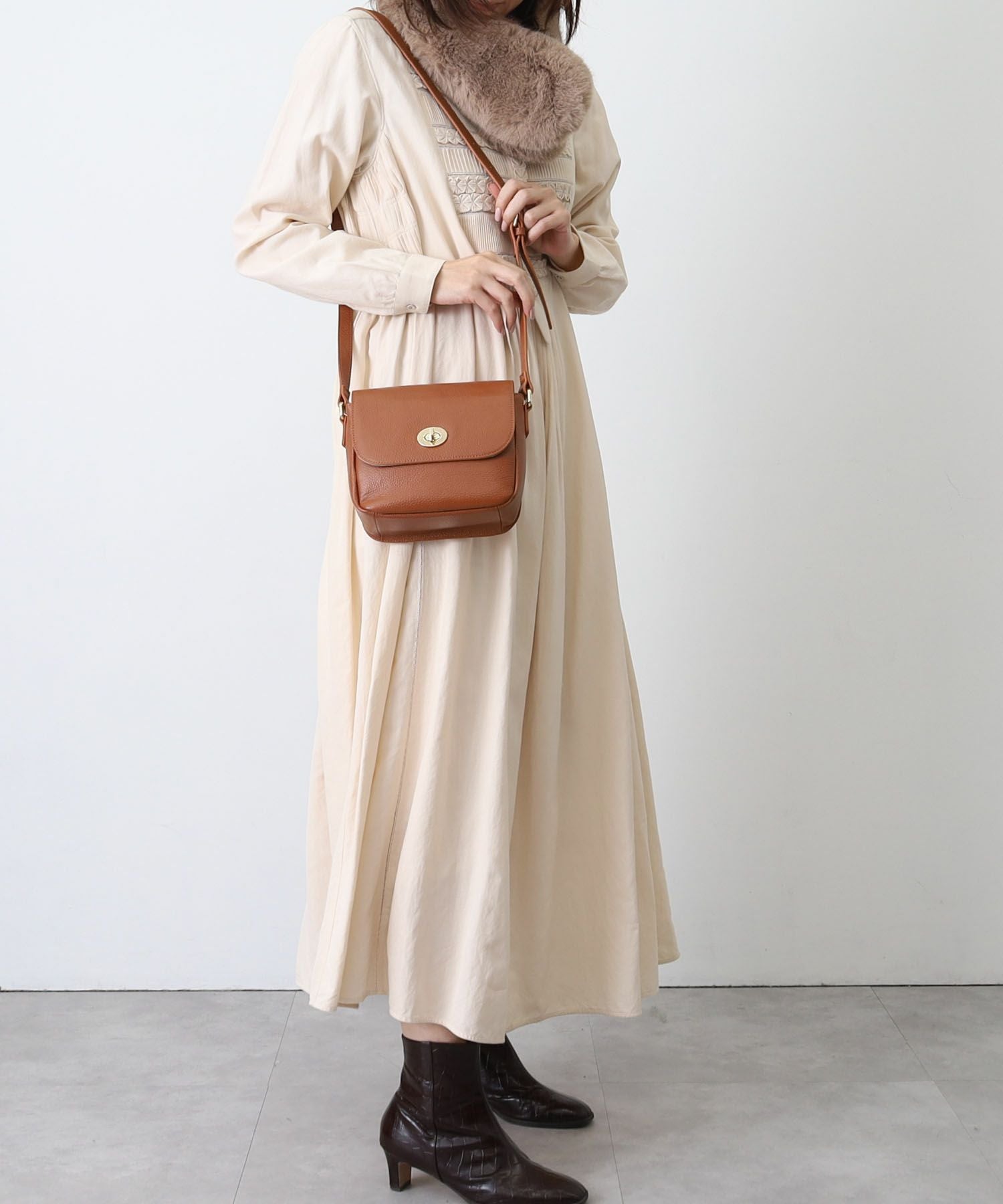 OUTLET SALE】COOCO クーコ 【本革ヒネリ金具ショルダーバッグ