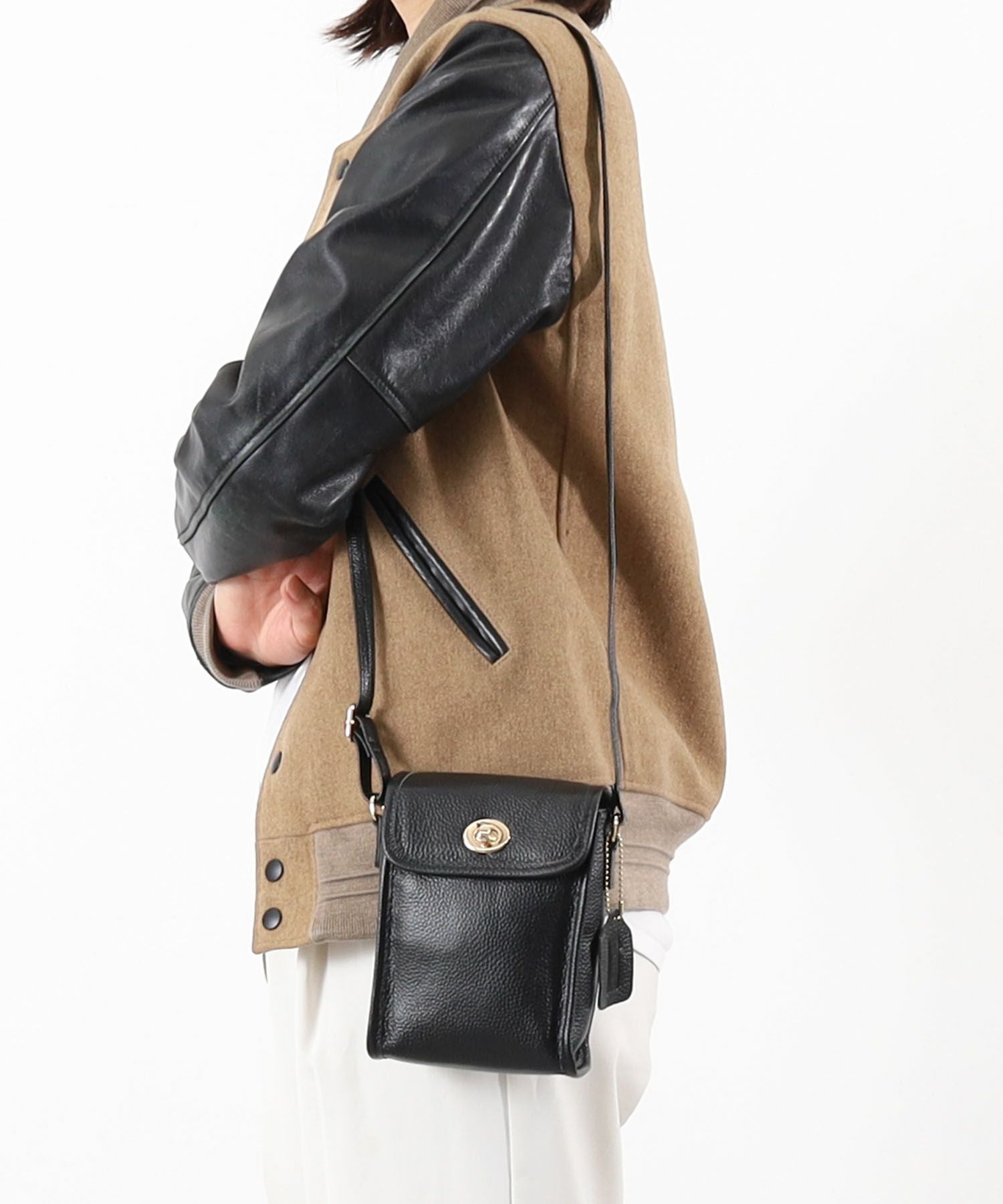 OUTLET SALE】COOCO クーコ 【本革ヒネリ金具縦型ショルダーバッグ