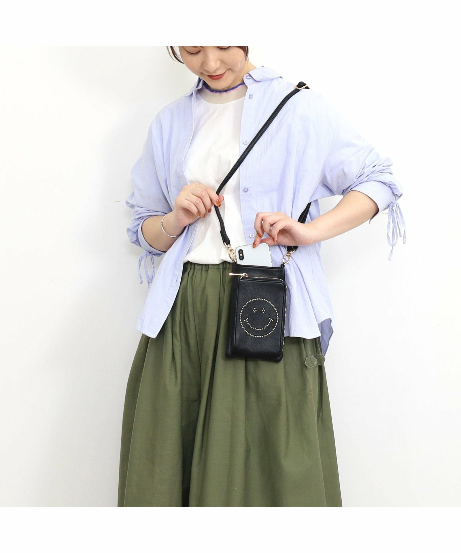 SMILEY／スタッズフェイクレザースマホショルダーバッグ | COO