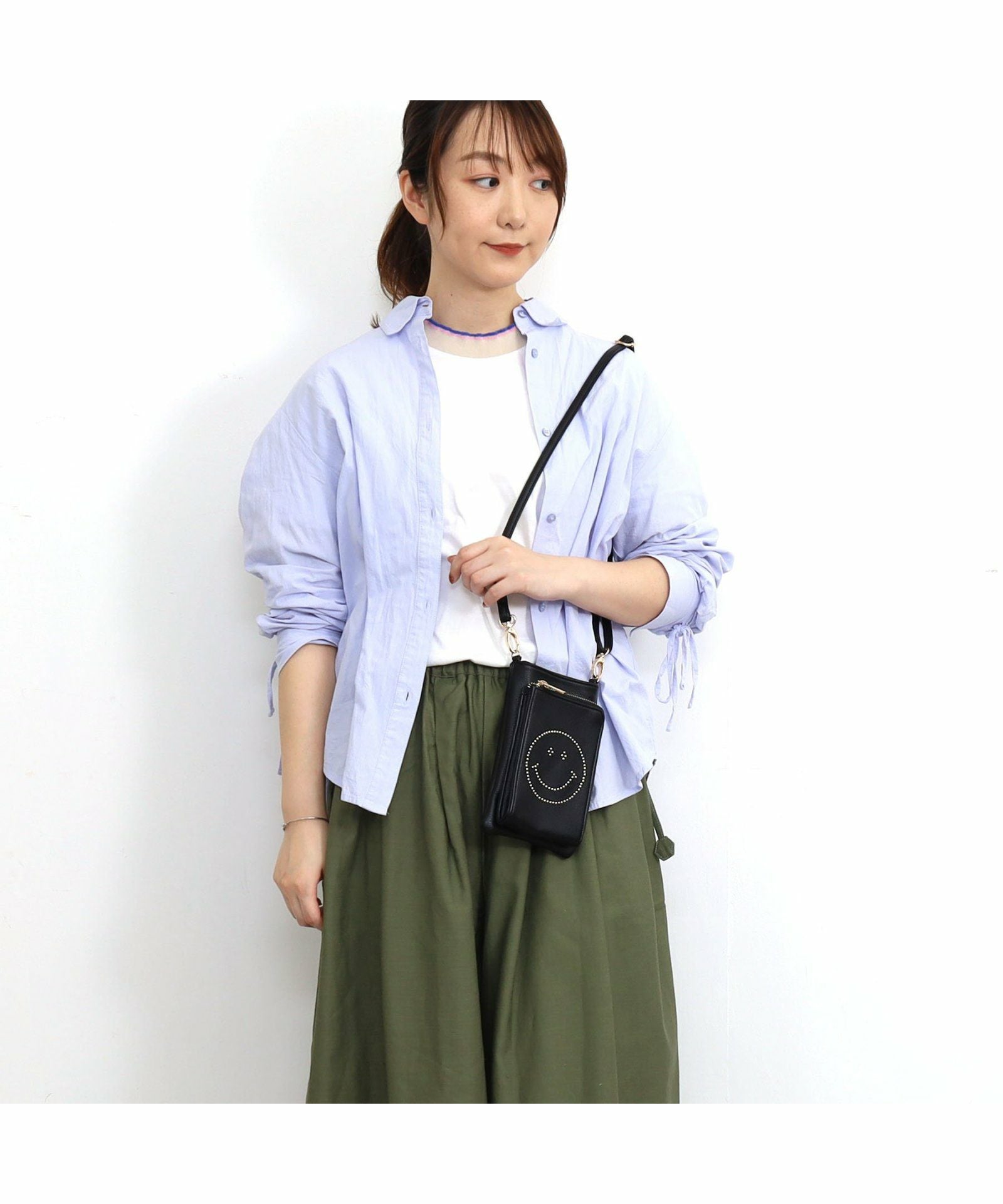 OUTLET SALE】SMILEY／スタッズフェイクレザースマホショルダー