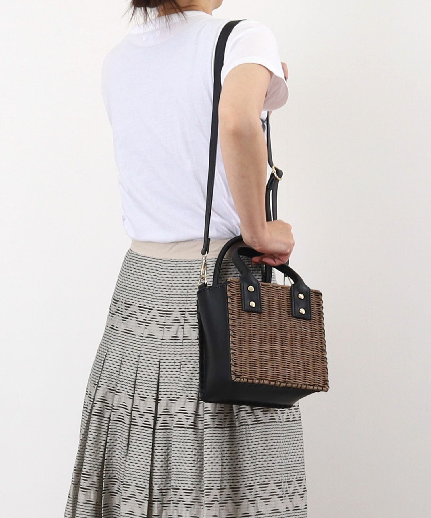 OUTLET SALE】クーコ COOCO フェイクレザーxラタンスクエア2WAY