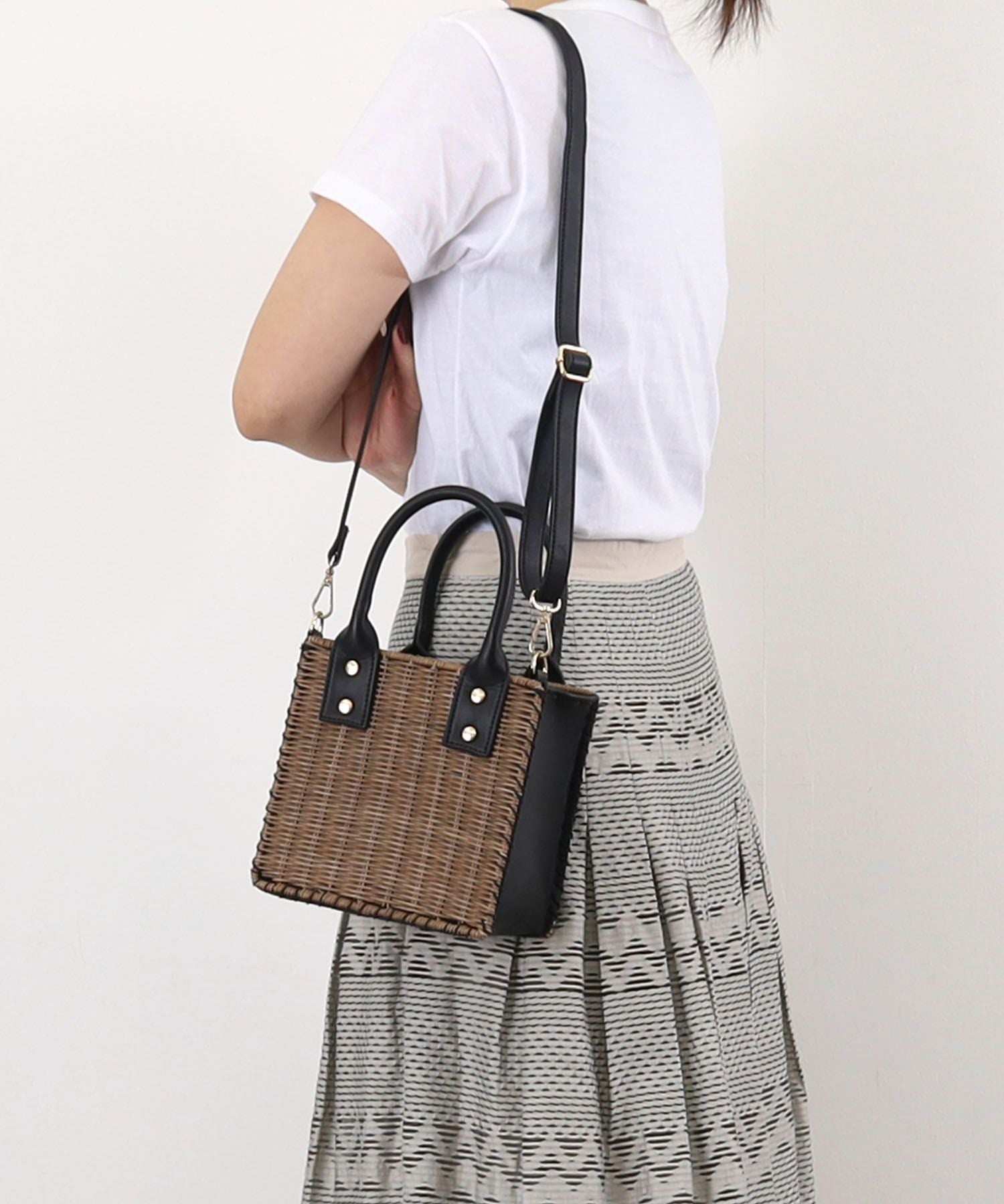 OUTLET SALE】クーコ COOCO フェイクレザーxラタンスクエア2WAY