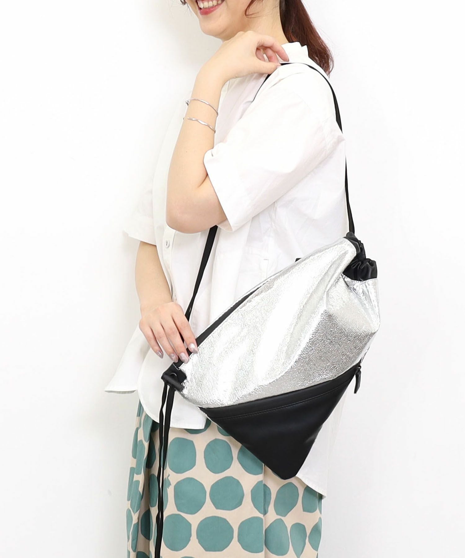 春夏物50％OFF】ナナノエル Nananoel lia トライアングルポケット