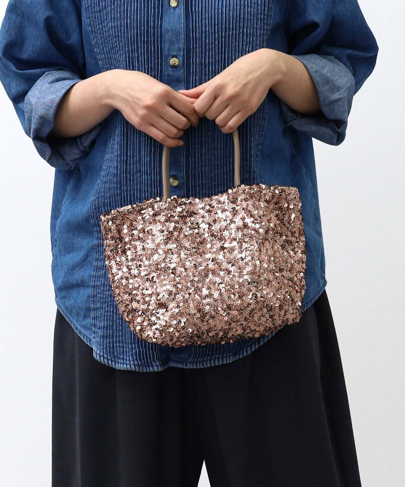 ピンクベージュ