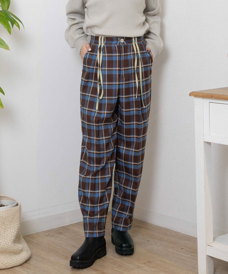 ダークブラウン