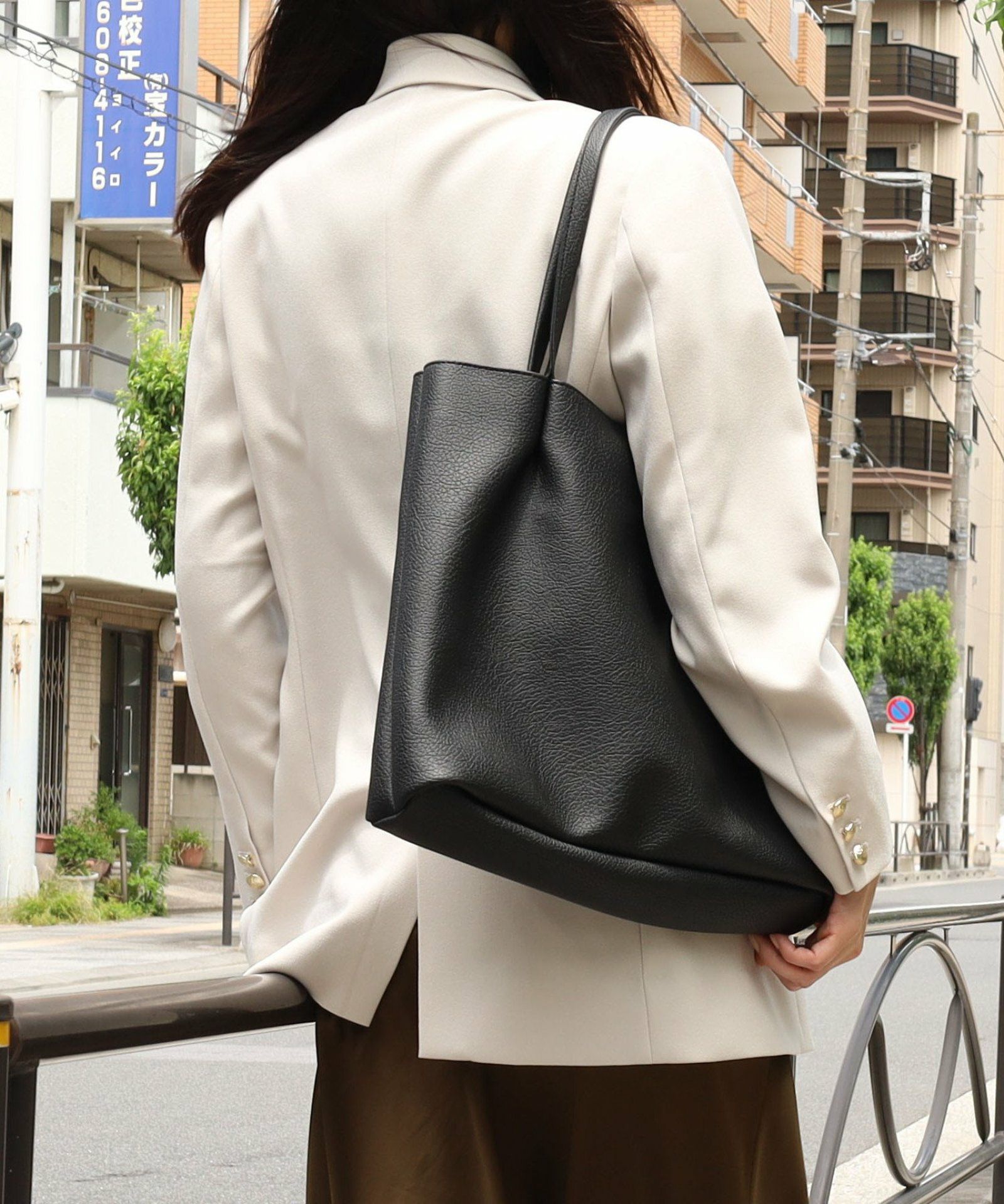 chuchumama 　４点 チャーム付フェイクレザーダブルタックトートバッグ／A4対応 定番FG