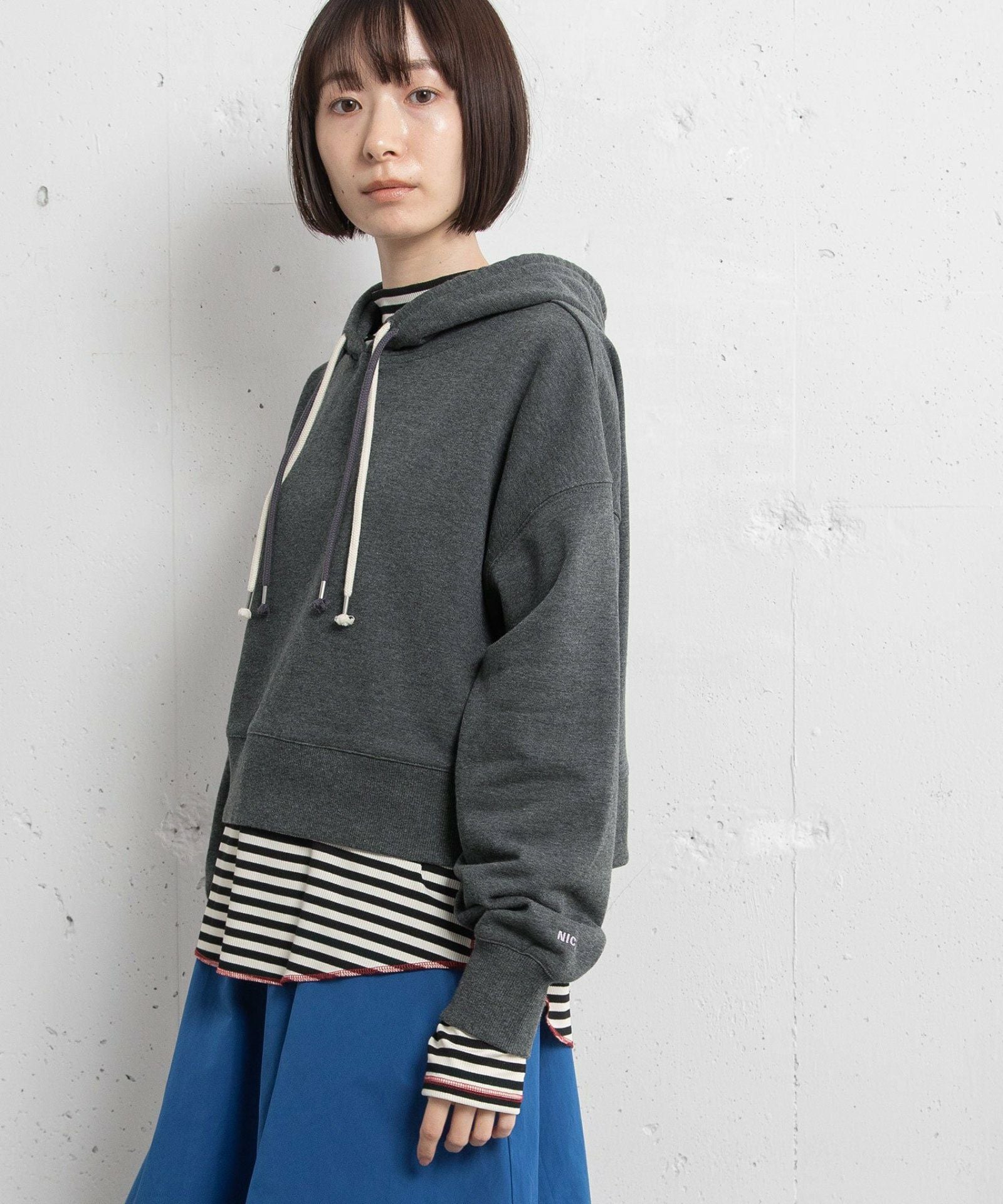 PRE SALE＞ロゴ刺繍クロップドフーディ | COO ONLINE