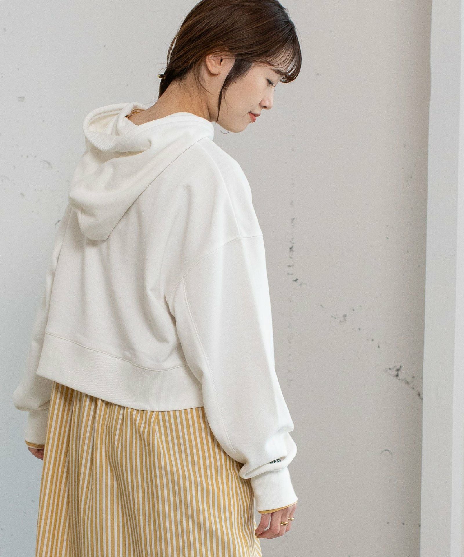 PRE SALE＞ロゴ刺繍クロップドフーディ | COO ONLINE