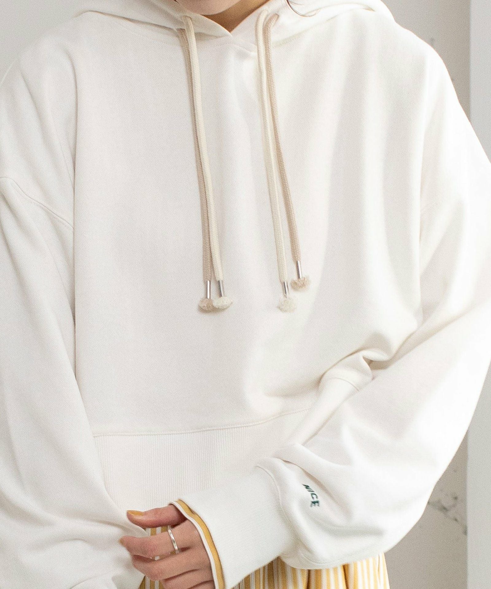 PRE SALE＞ロゴ刺繍クロップドフーディ | COO ONLINE