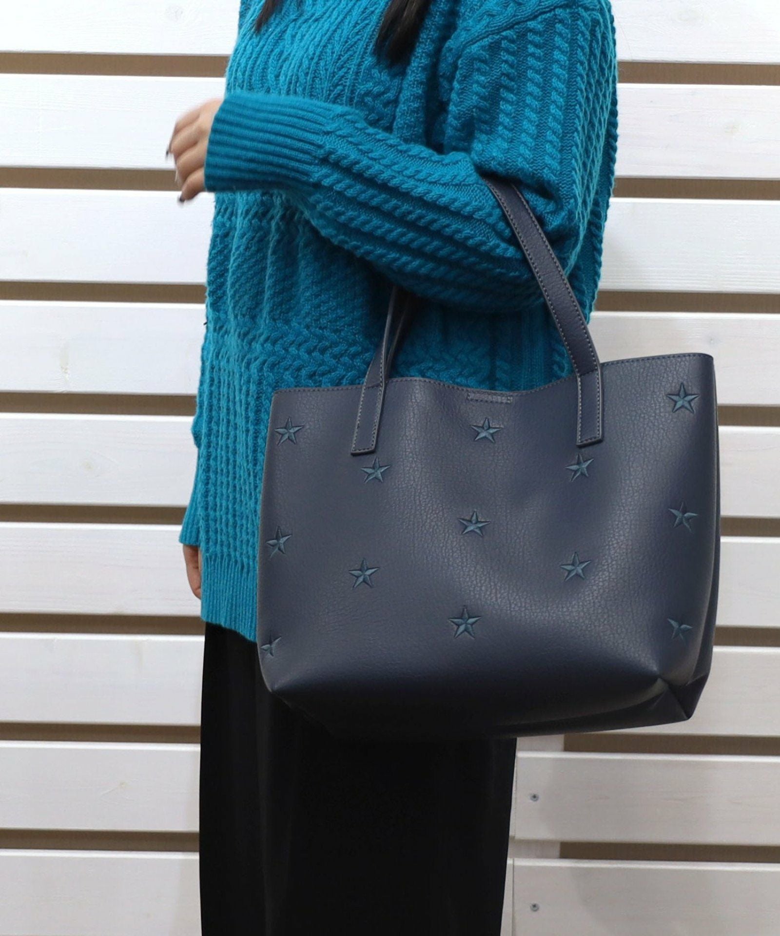 期間限定SALE BASIC AITEM 10%OFF】 星柄刺繍フェイクレザートート