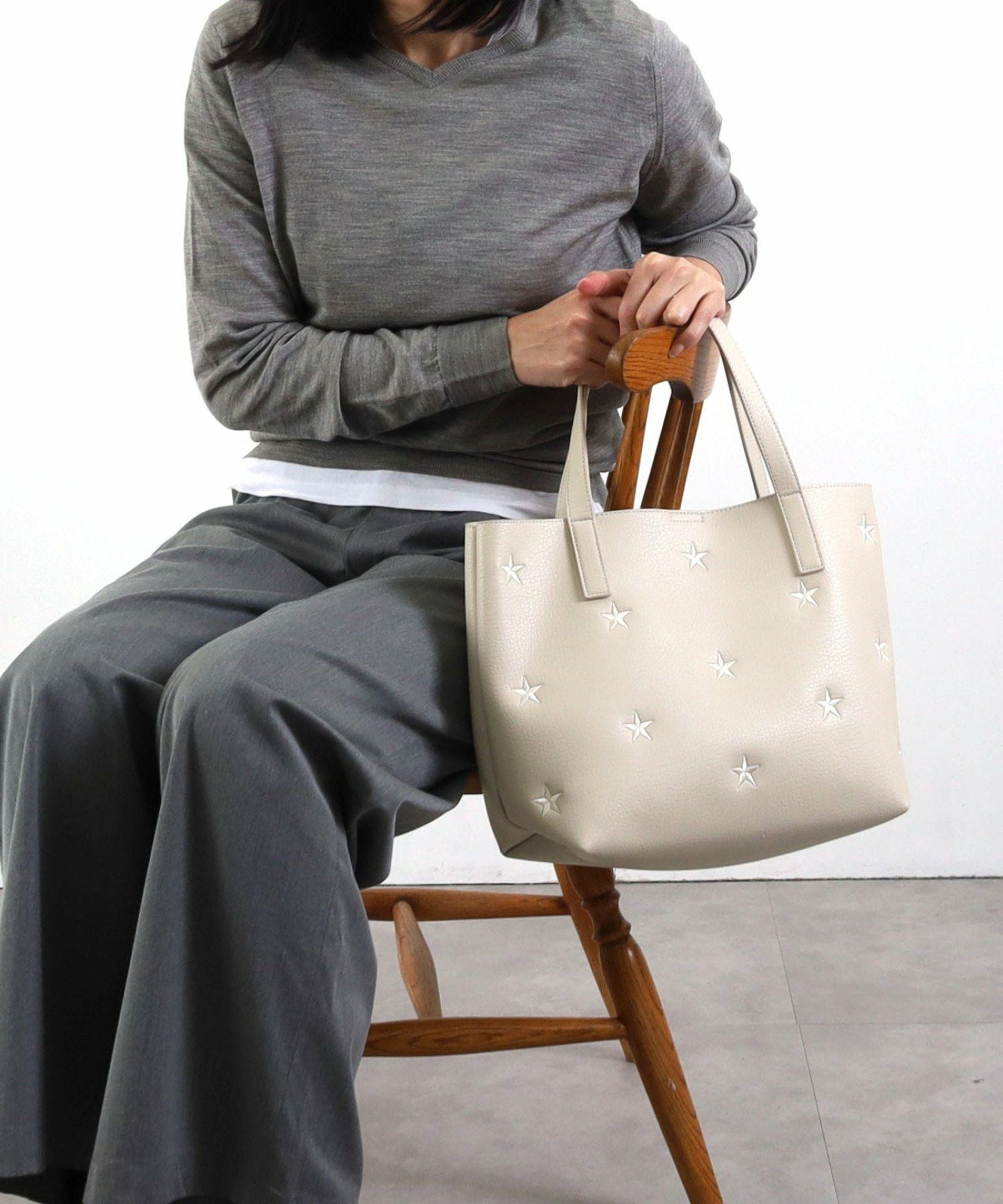 期間限定SALE BASIC AITEM 10%OFF】 星柄刺繍フェイクレザートート