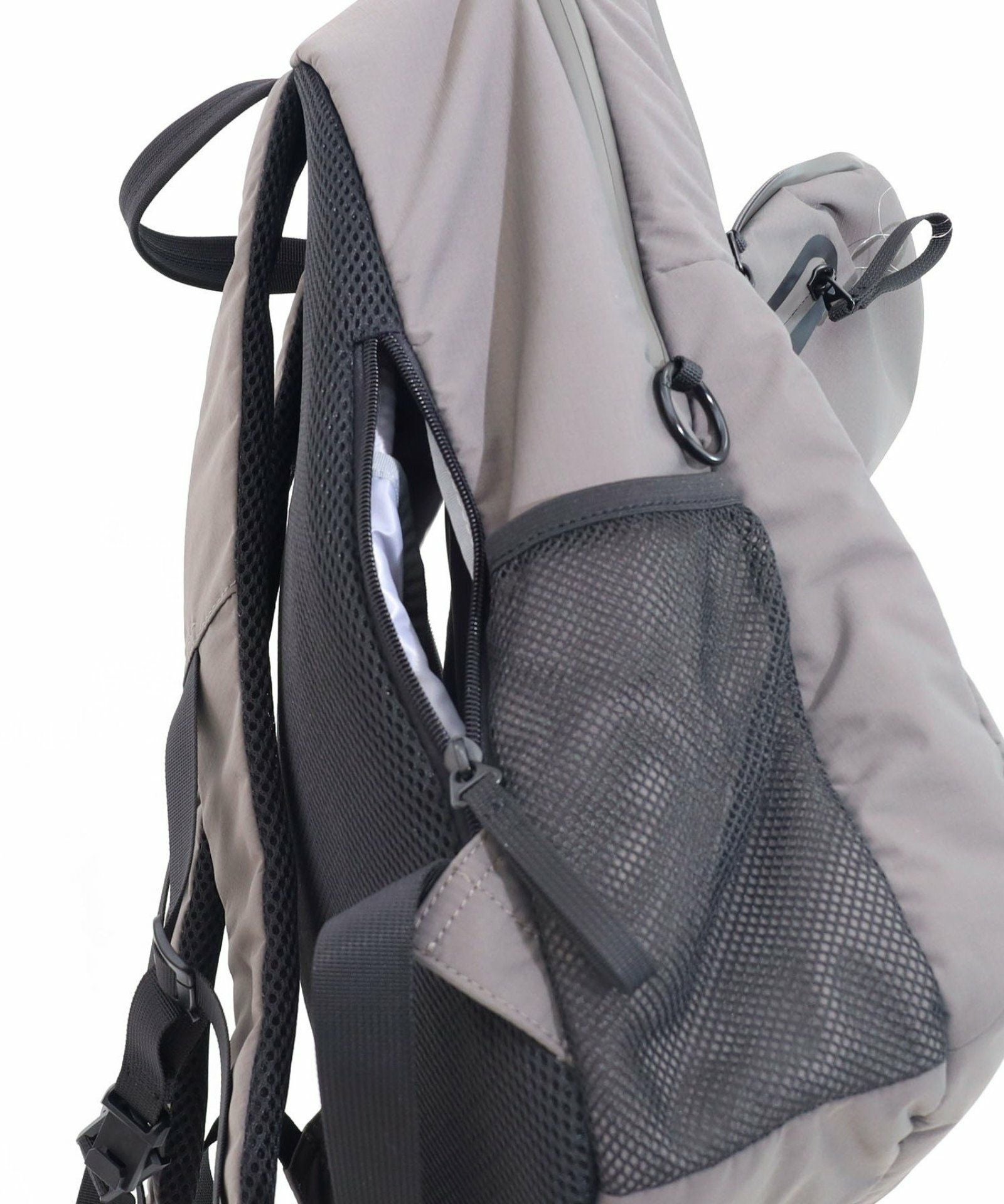 OUTLET SALE】 圧着ファスナー多機能バックパック／A4対応 | COO ONLINE