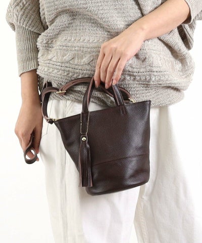 ダークブラウン