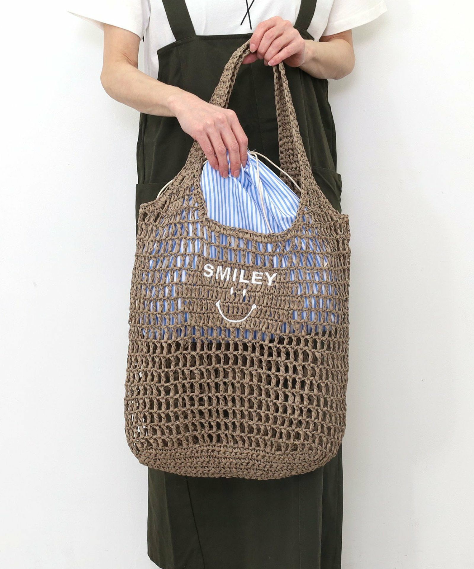 OUTLET SALE】 SMILEY 透かし編み刺繍入カゴバッグ／A4対応