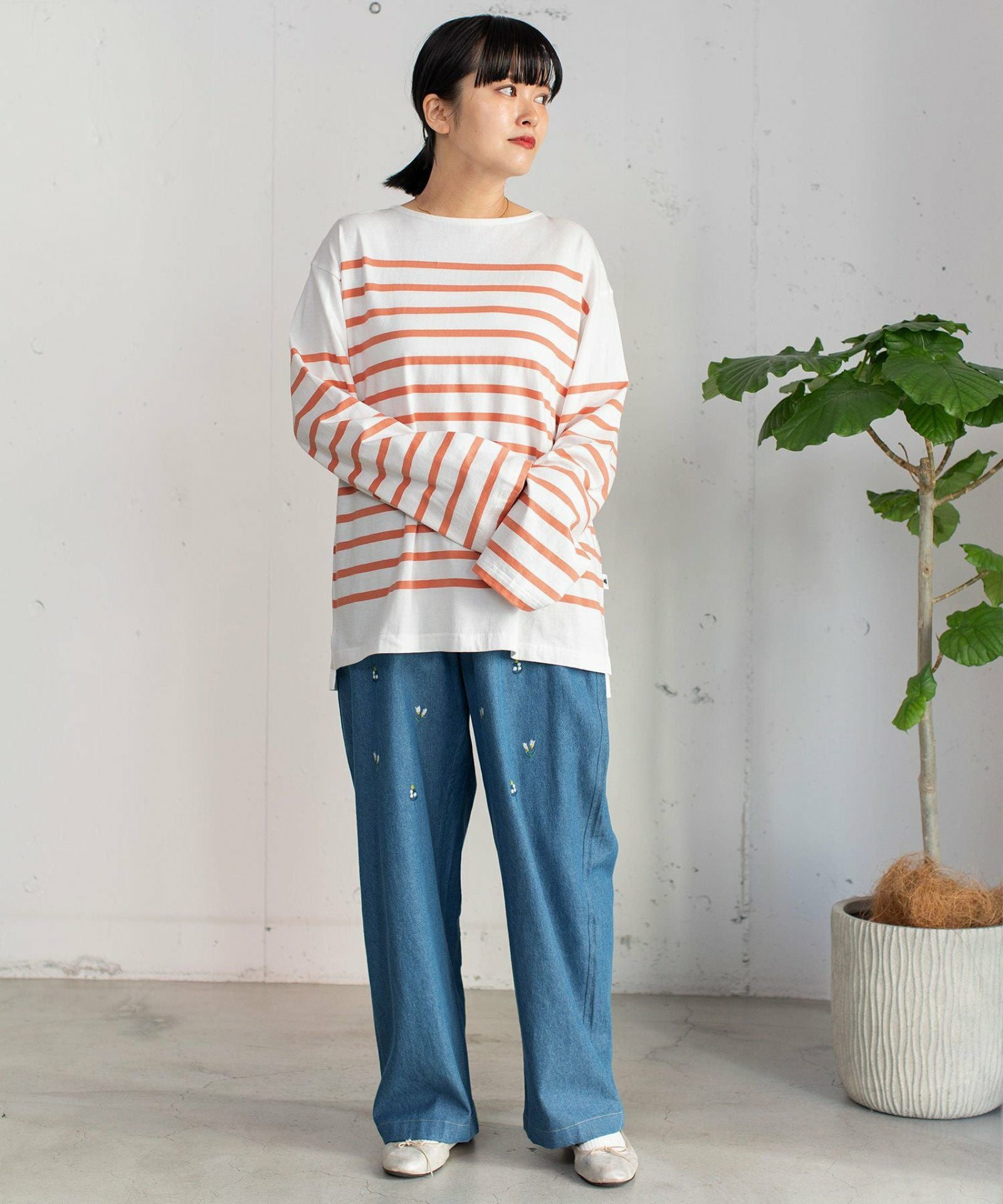 SPECIAL PRICE】＜made in INDIA＞ボタニカル刺繍デニムストレート