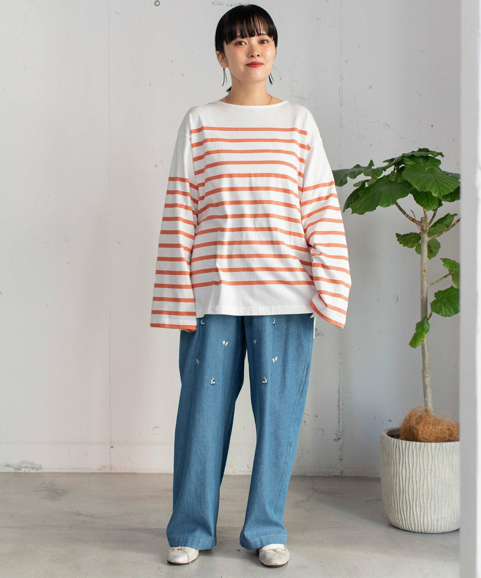 PRE SALE＞＜made in INDIA＞ボタニカル刺繍デニムストレートパンツ