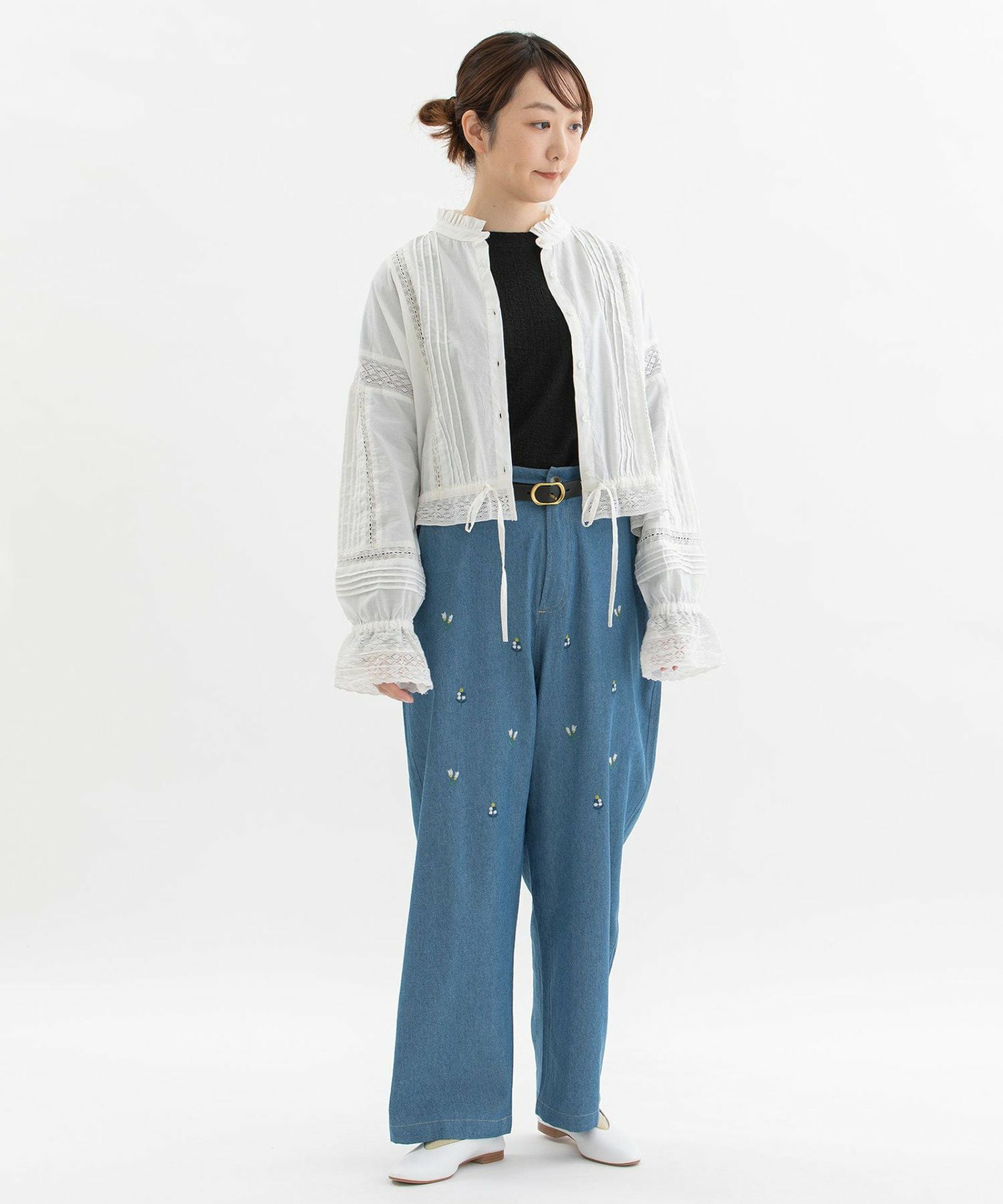 PRE SALE＞＜made in INDIA＞ボタニカル刺繍デニムストレートパンツ