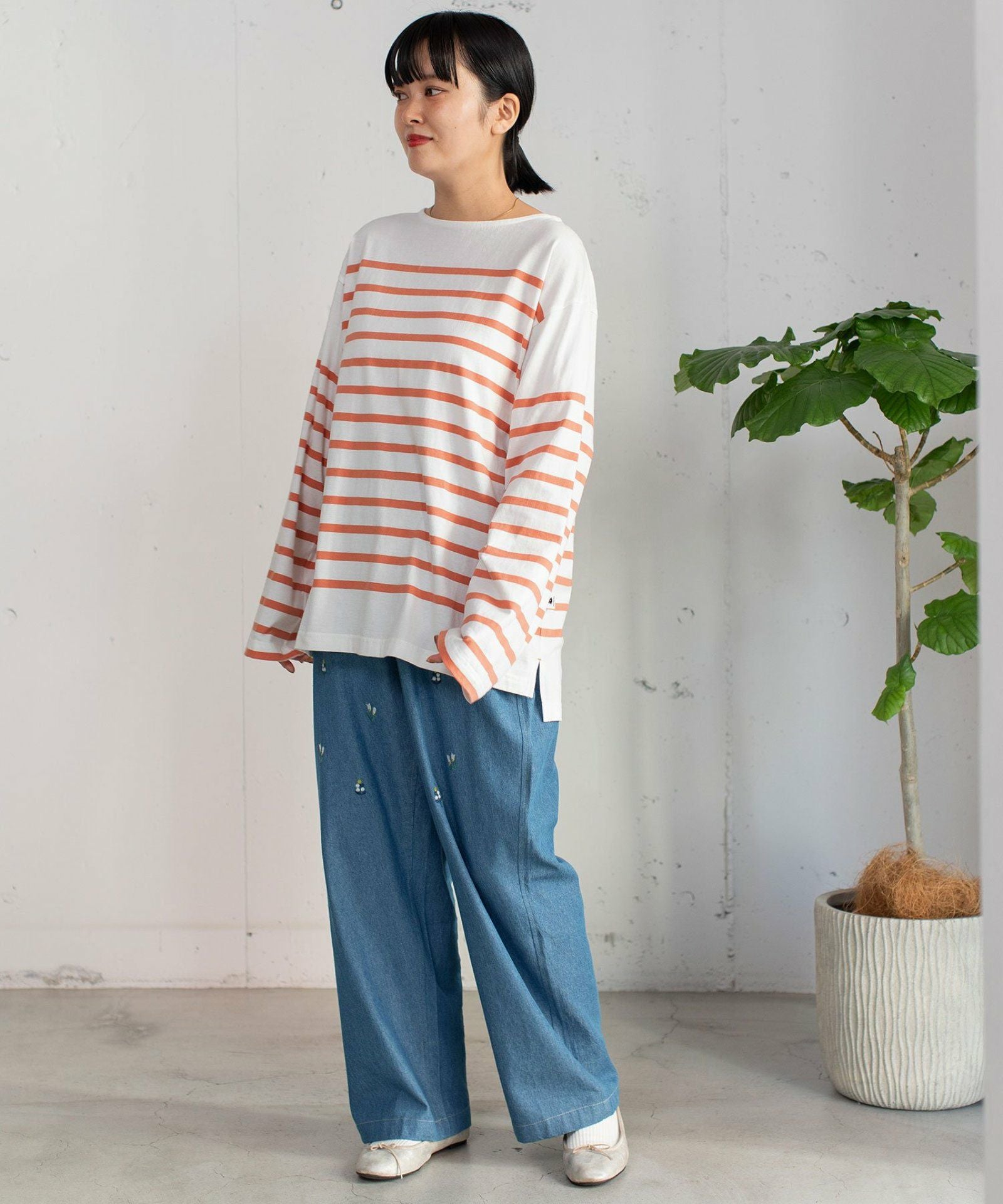 PRE SALE＞＜made in INDIA＞ボタニカル刺繍デニムストレートパンツ