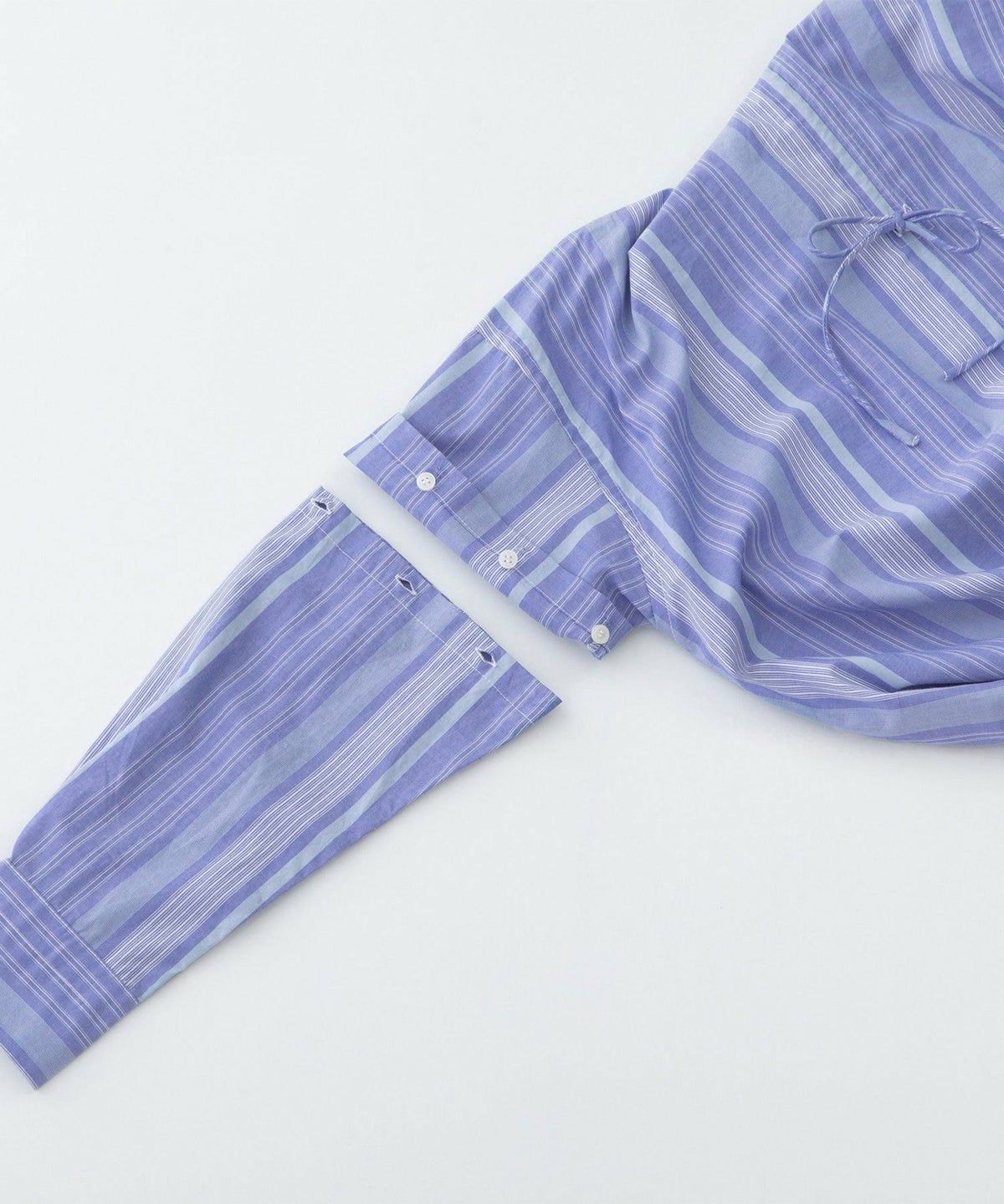 袖はボタンで取り外可能です。