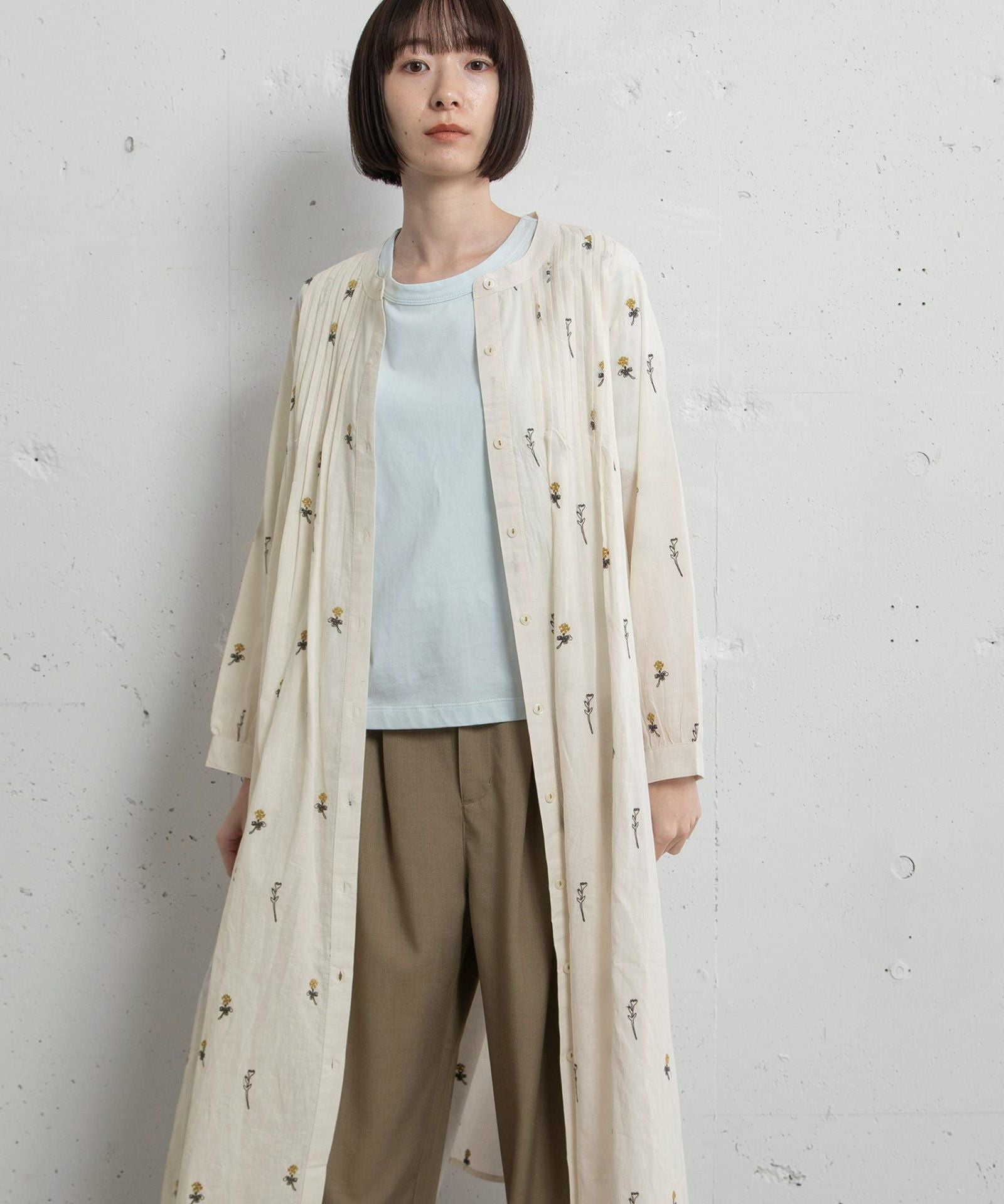 SUMMER SALE】＜made in INDIA＞シロツメクサ刺繍タックワンピース