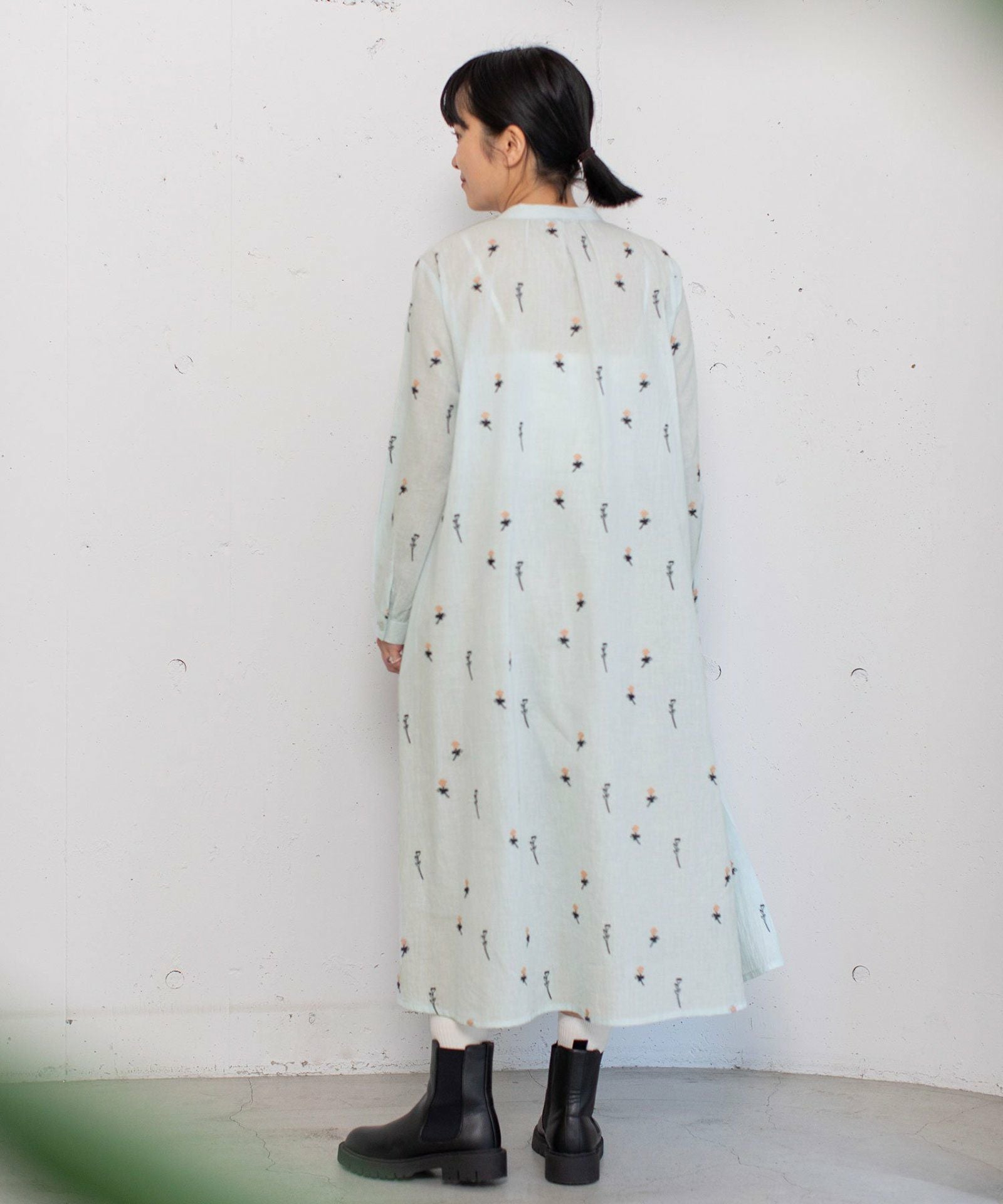 SUMMER SALE】＜made in INDIA＞シロツメクサ刺繍タックワンピース