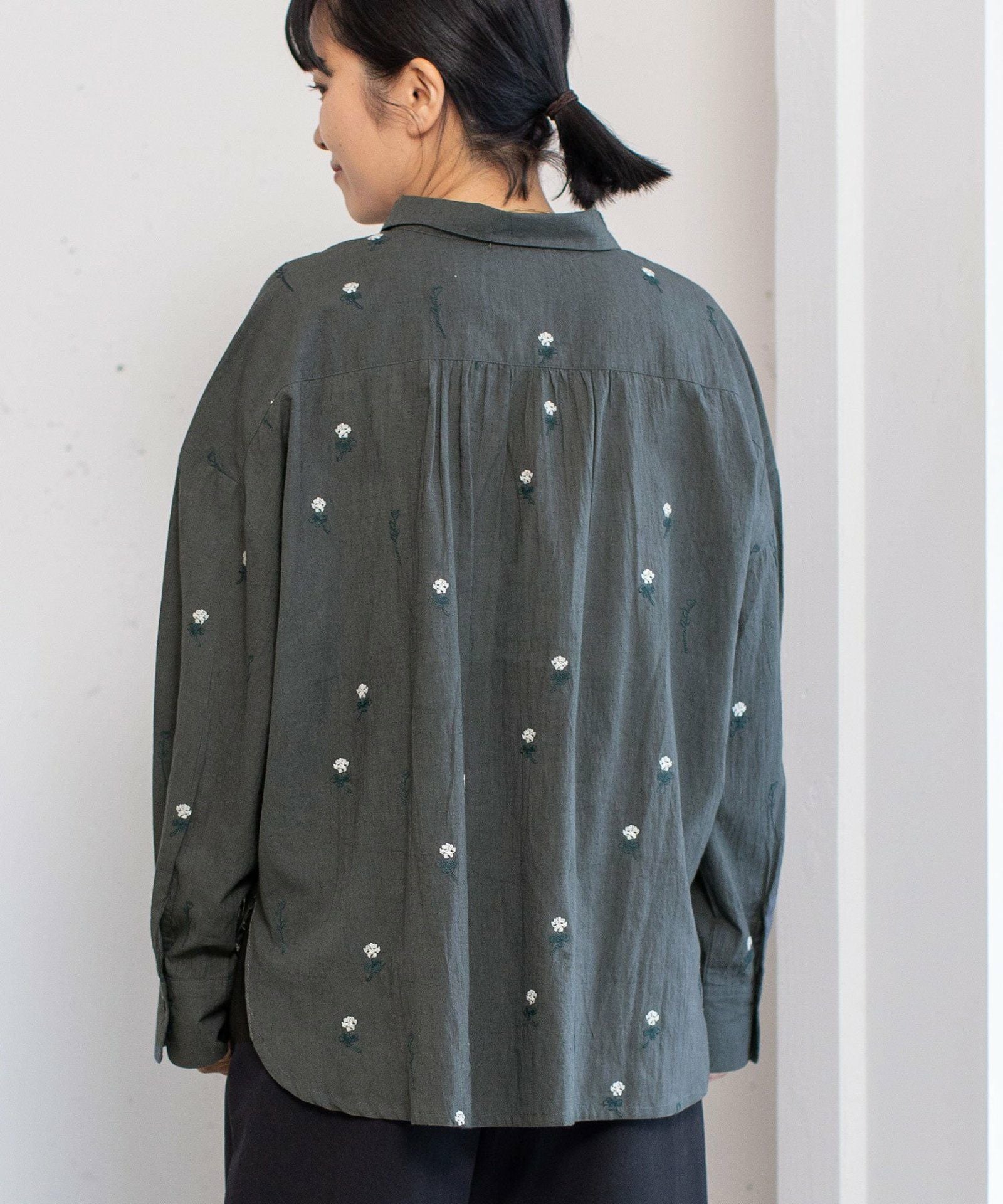 SUMMER SALE】＜made in INDIA＞シロツメクサ刺繍シャツ | COO ONLINE