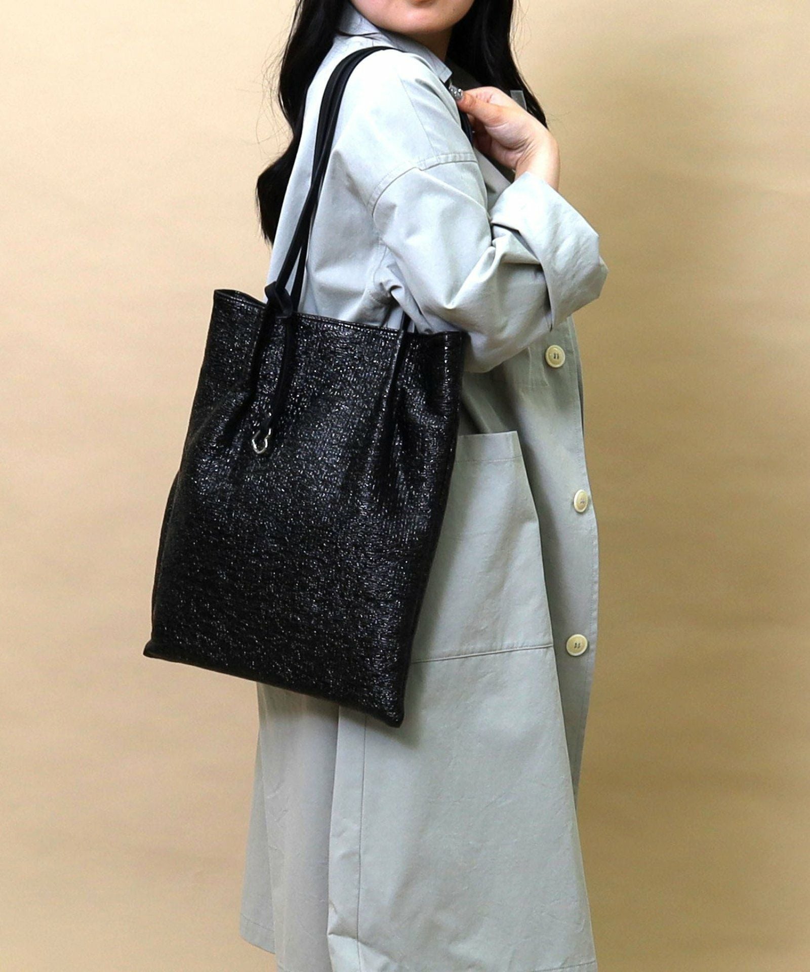 GW SALE】MAX50％OFF メタリックツマミハンドルフラットトートバッグ