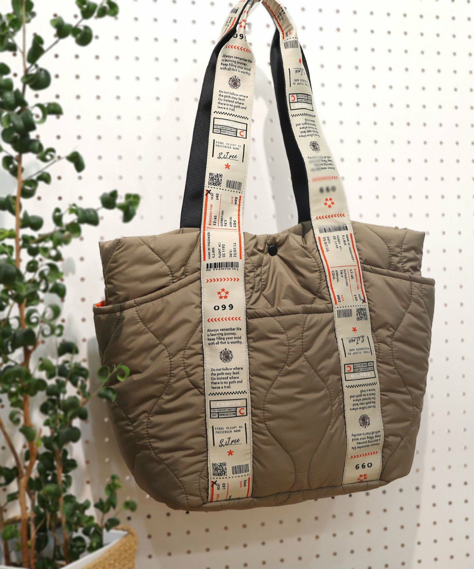 OUTLET SALE】 オリジナル柄テープキルティング多ポケトートバッグ