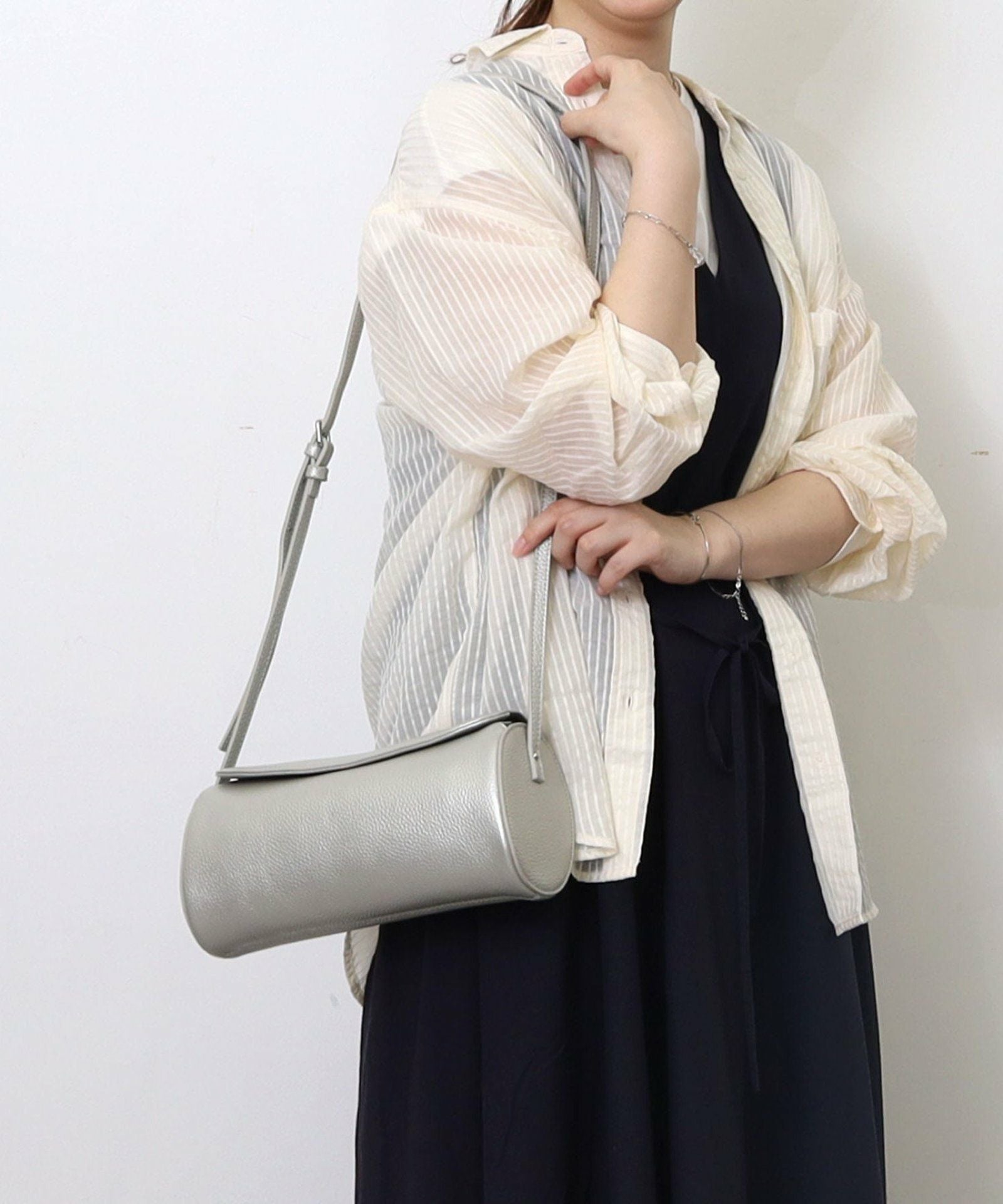 シュリンクレザー筒形カブセショルダーバッグ 本革FG | COO ONLINE