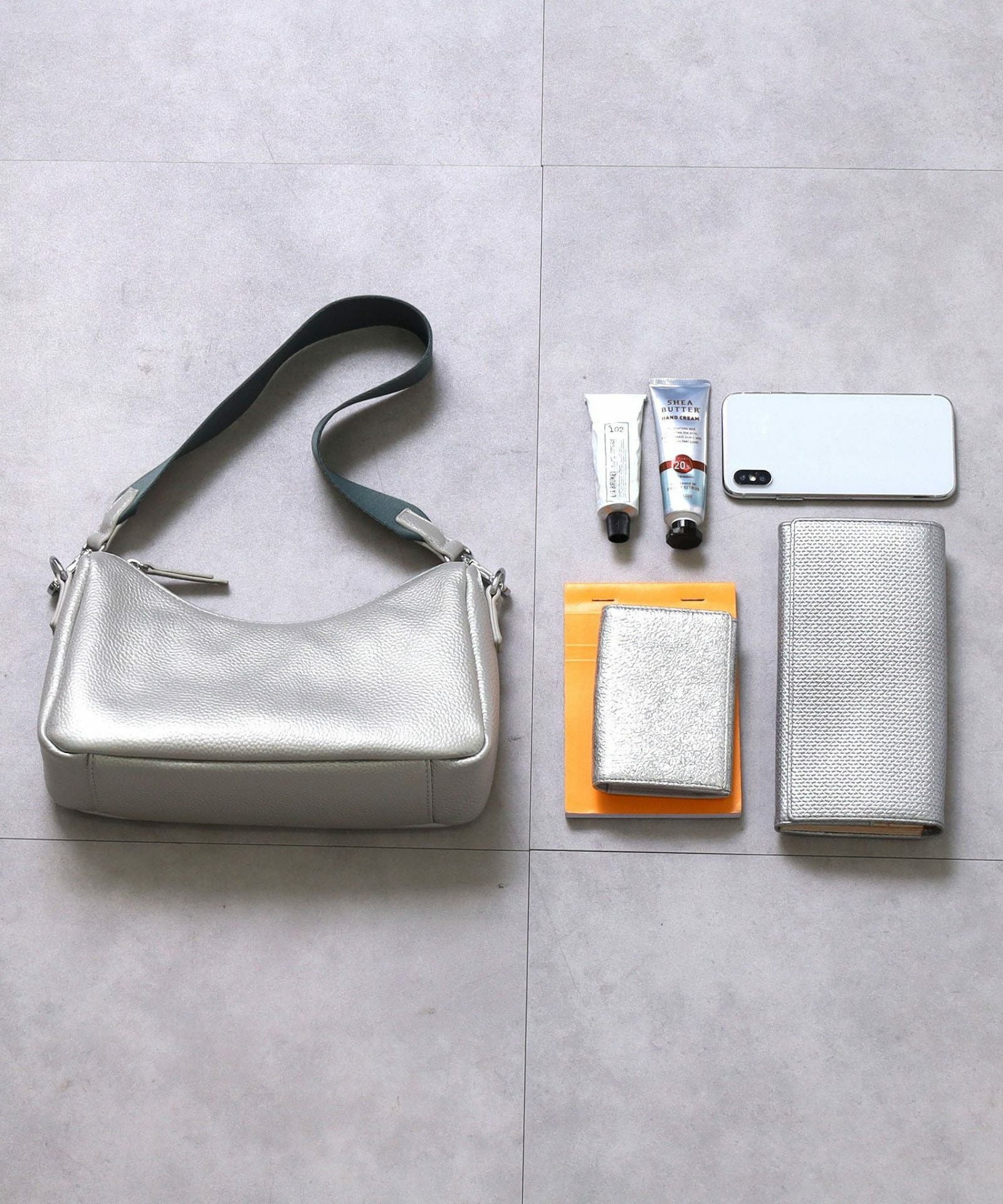 OUTLET SALE】 シュリンクレザーダブルストラップ2WAYショルダー
