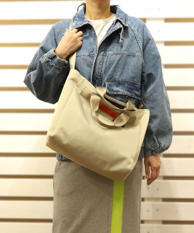 ライトベージュ