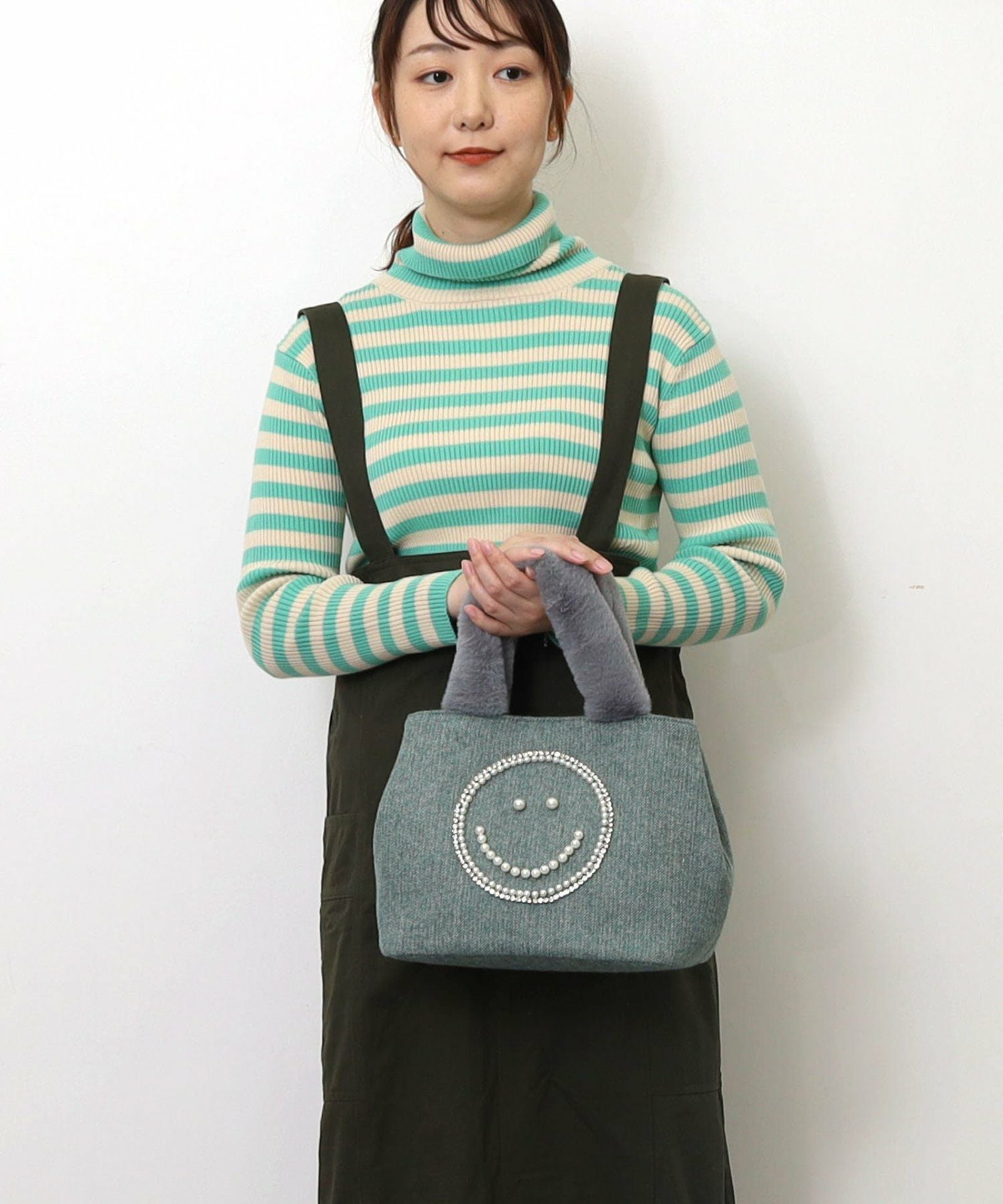 OUTLET SALE】 SMILEY パール刺繍xエコファーハンドルトート