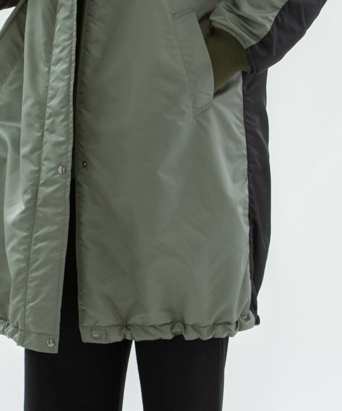 （カーキ：オモテ面）