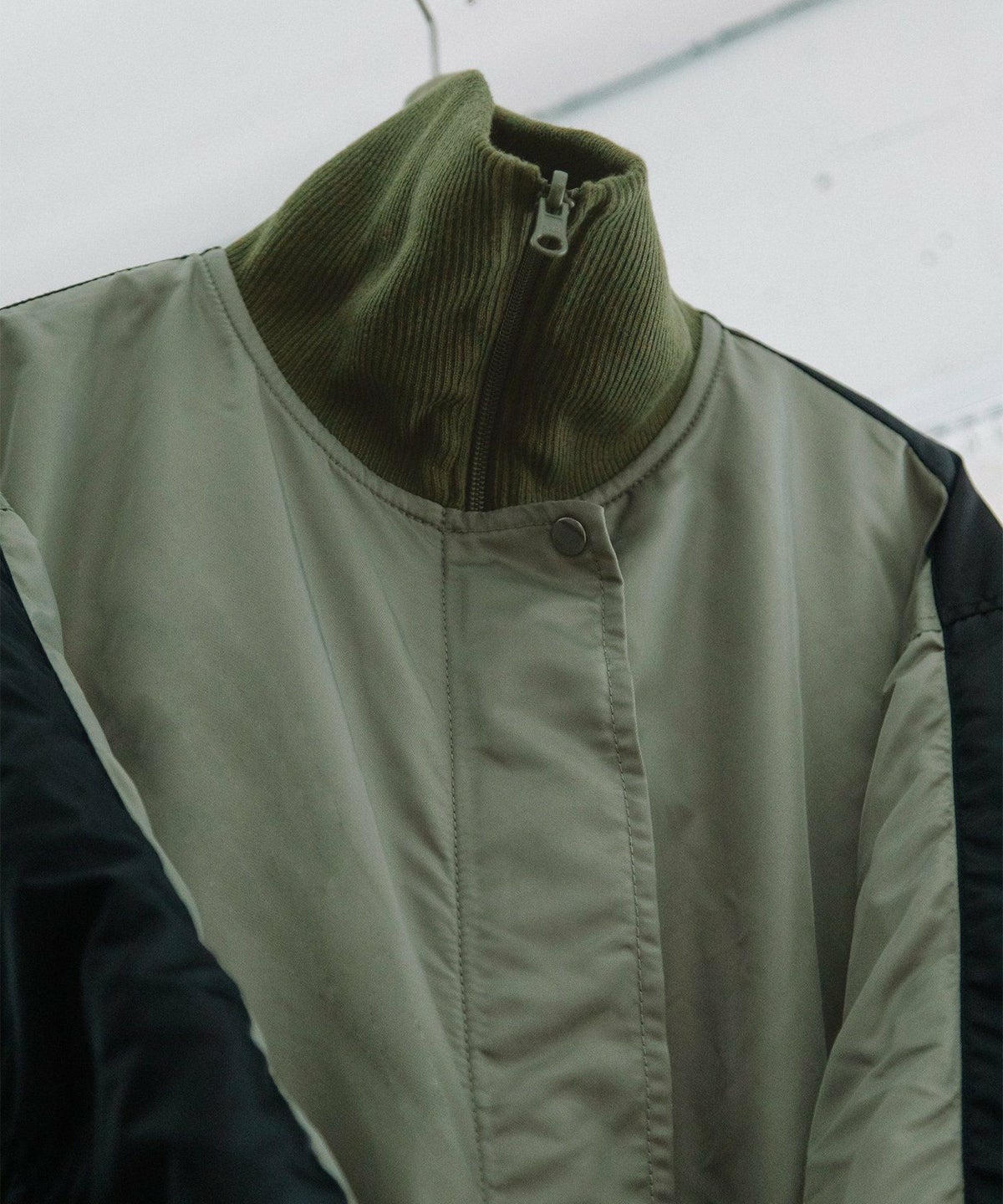 （カーキ：オモテ面）