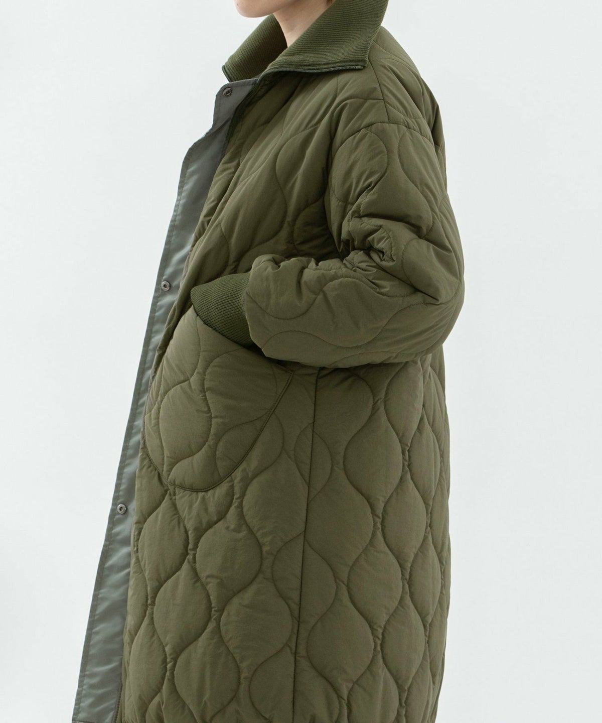 モデル身長：160cm（カーキ：ウラ面）