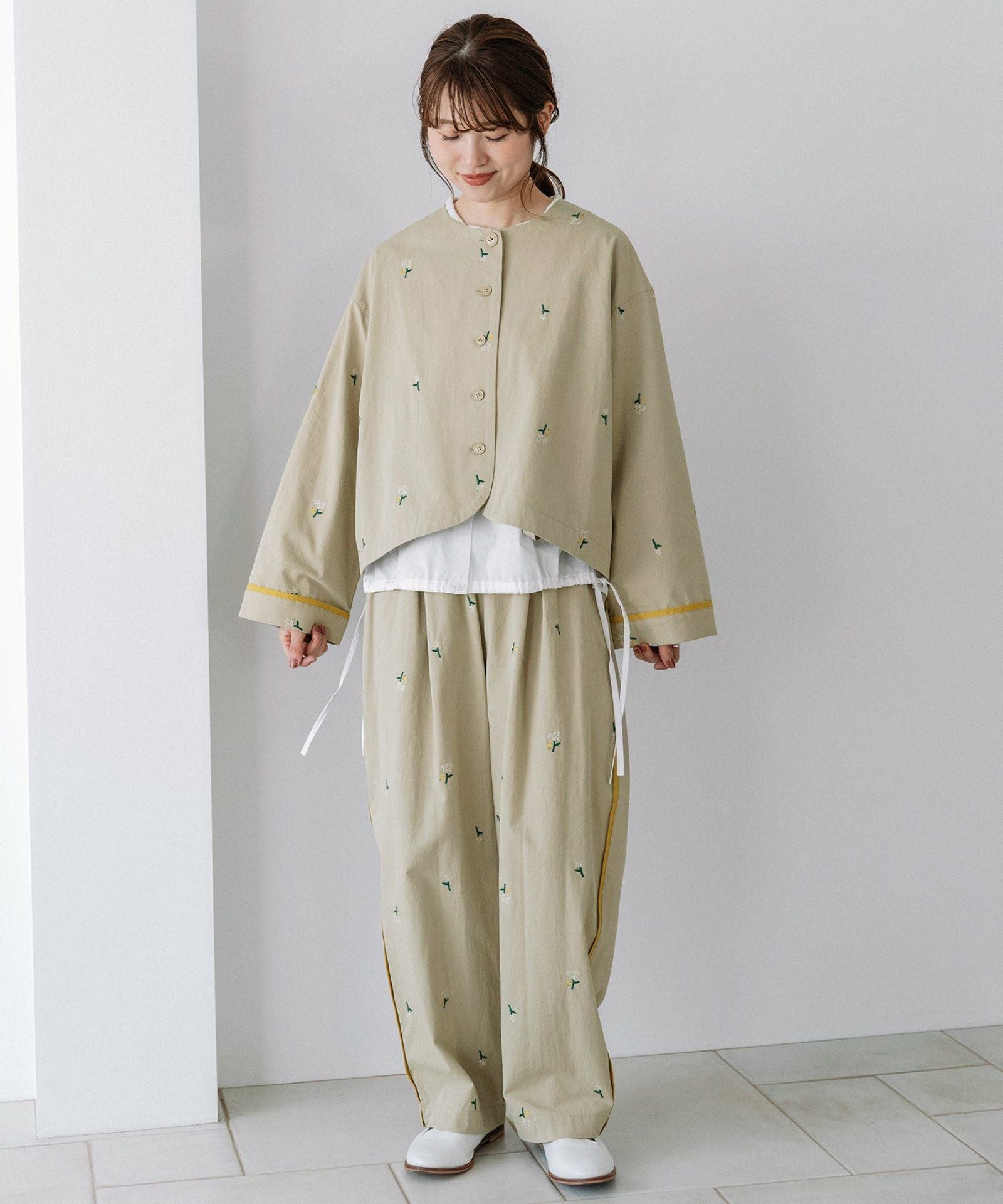 [B-23]プラムボルドー✨シルク刺繍クルタ×フレアチューリップパンツ3点セット フラワー刺繍タックパンツ | COO ONLINE