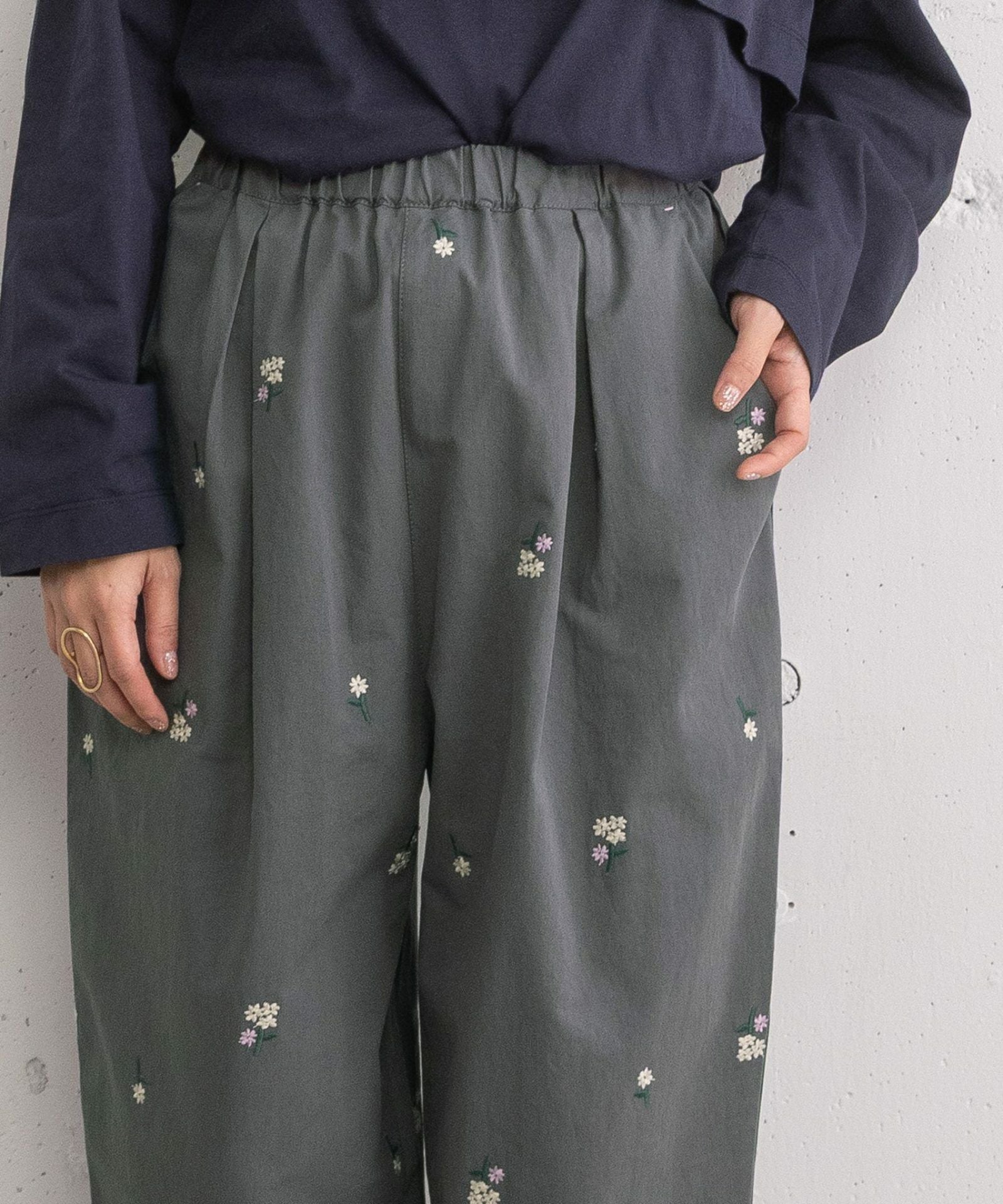 フラワー刺繍タックパンツ | COO ONLINE
