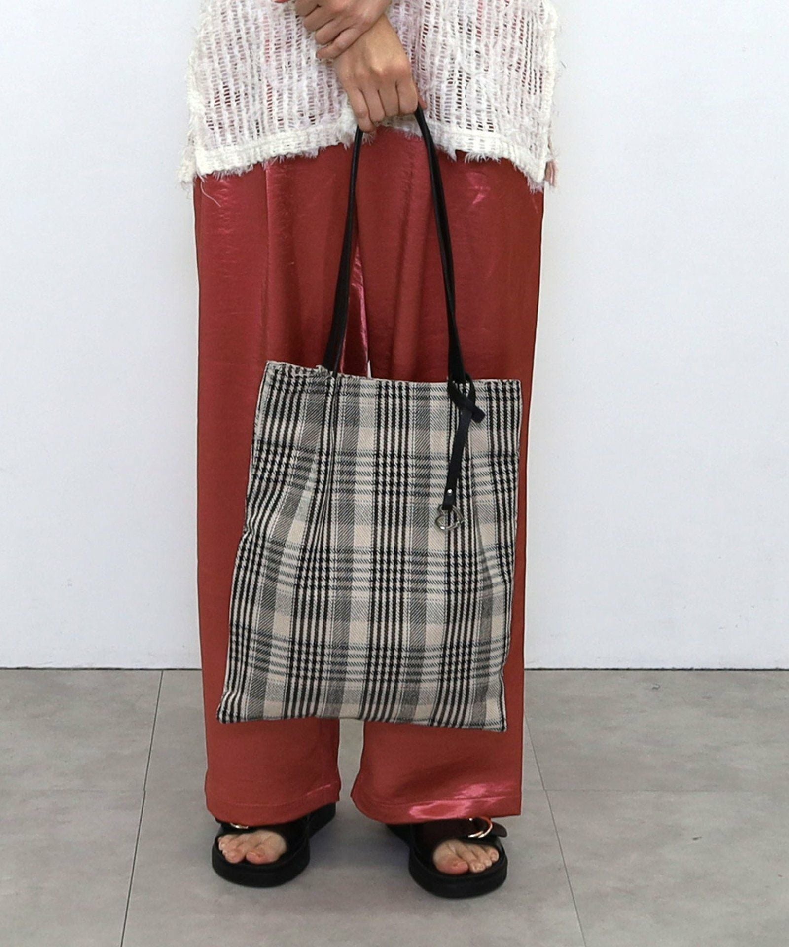 ☆40％OFF☆【FINAL SALE】 チェック柄ツマミハンドルフラットトート