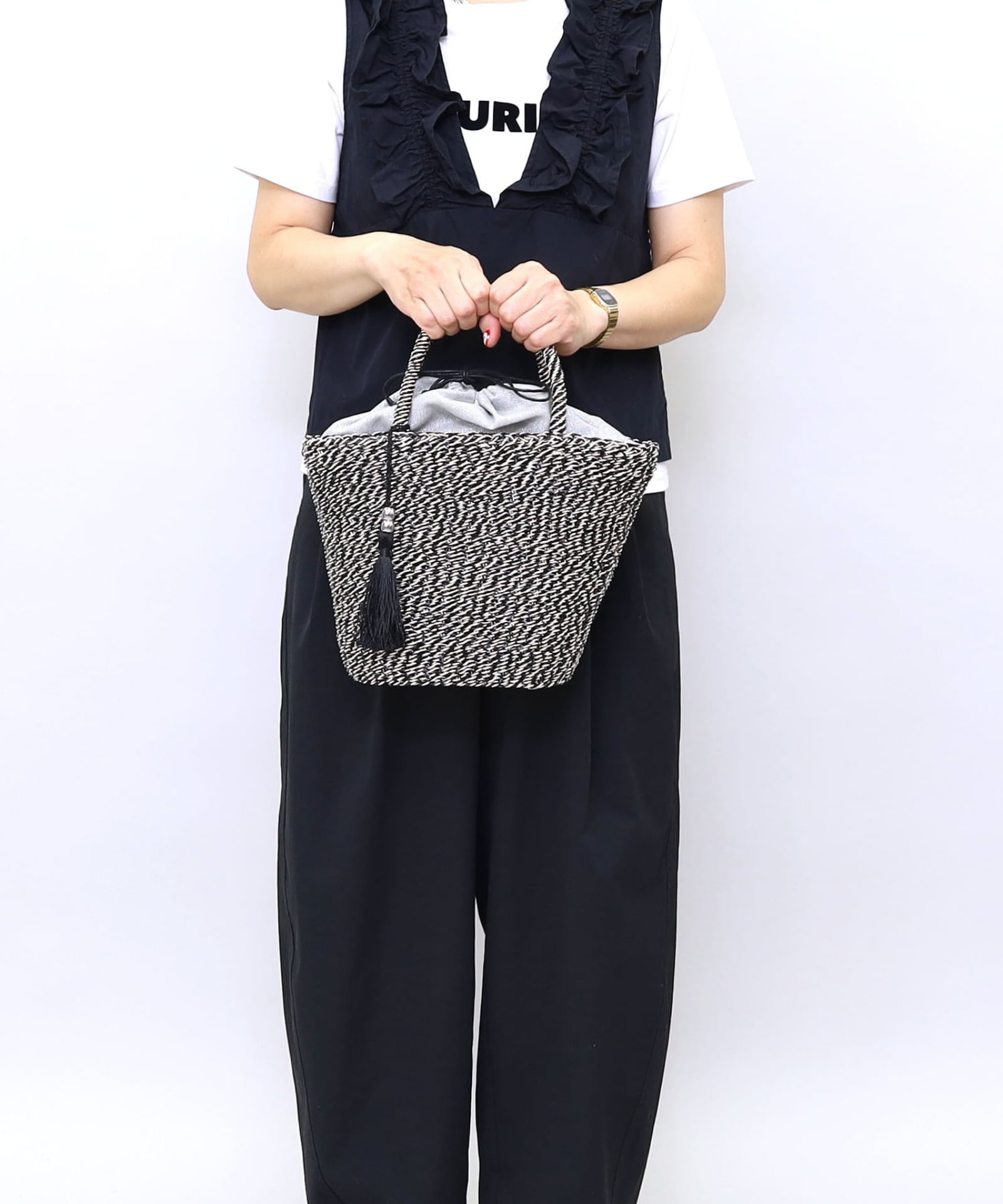 お値下　美品 匿名配送こみ プラかご ヨガバッグ 手作り 1点 タッセル付メタリックフィルムカゴバッグ | COO ONLINE