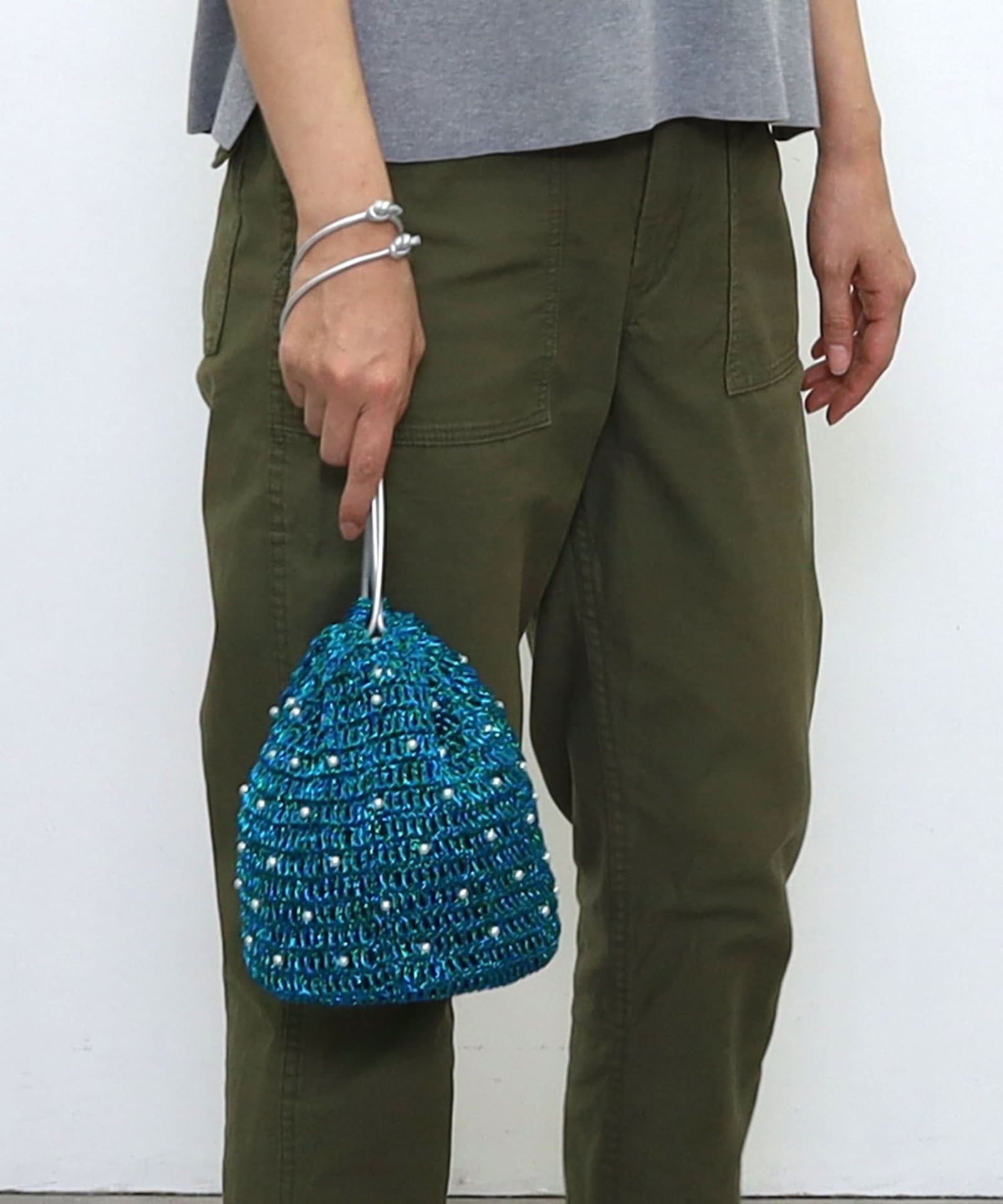 OUTLET SALE】 ﾊﾟｰﾙ付ﾒﾀﾘｯｸ配色編み2WAY巾着ﾊﾞｯｸﾞ | COO ONLINE