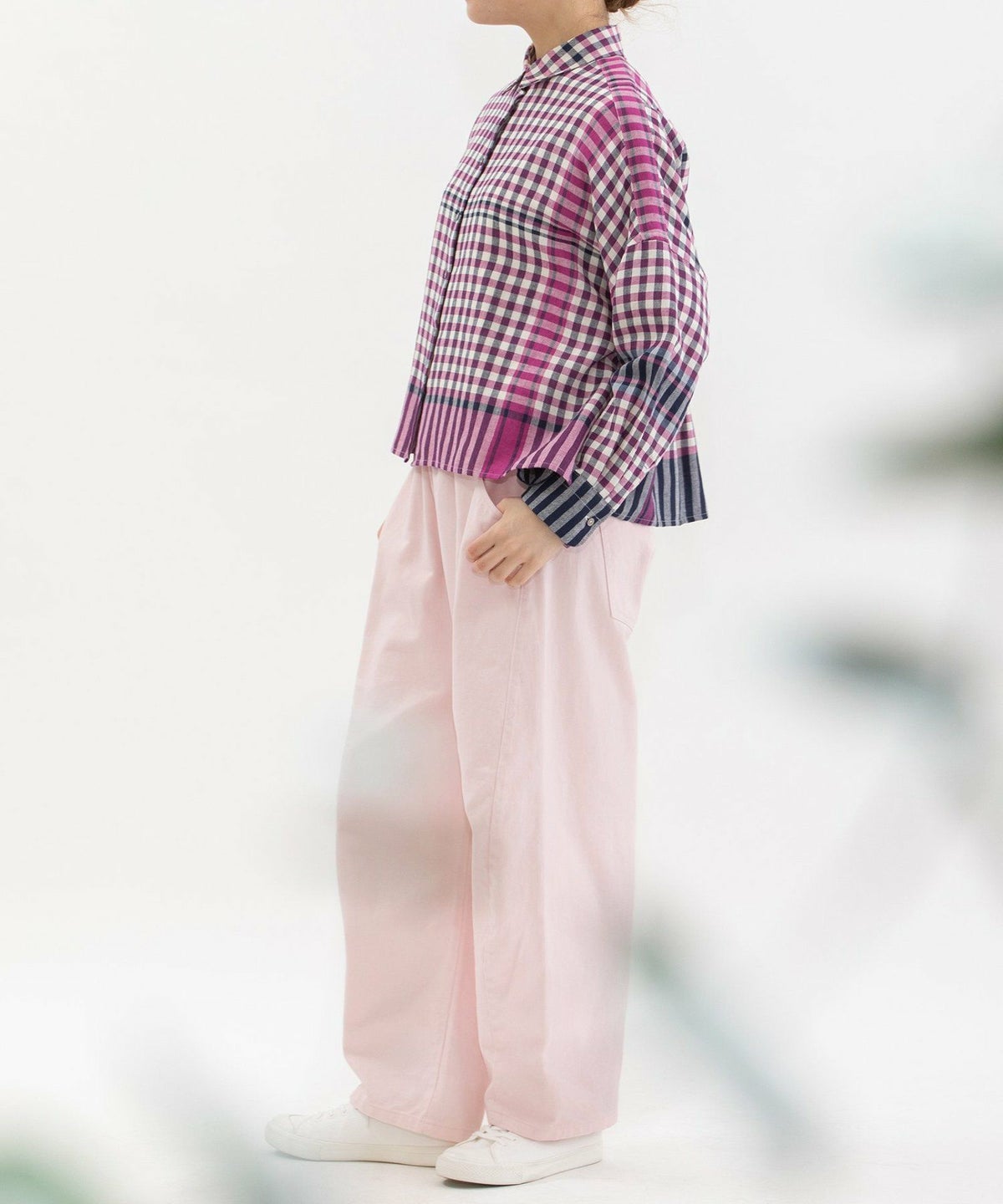 モデル身長：167cm（サイズM）