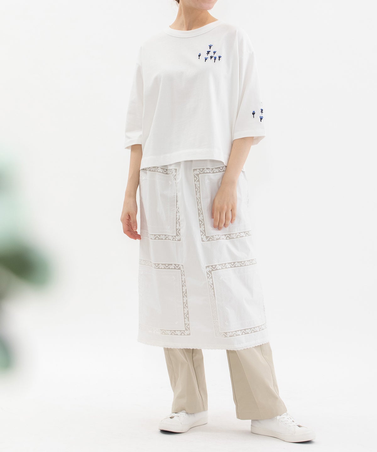 モデル身長：167cm(オフホワイト×ブルー)