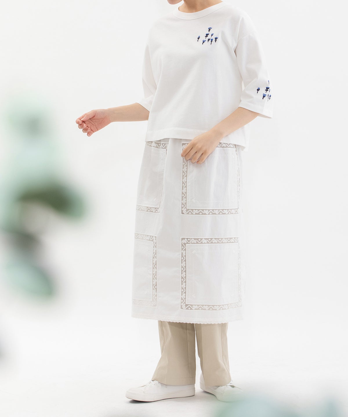 モデル身長：167cm(オフホワイト×ブルー)