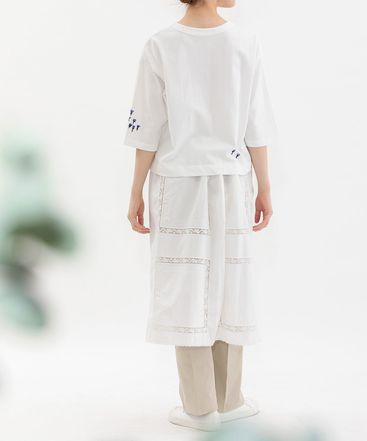 モデル身長：167cm(オフホワイト×ブルー)