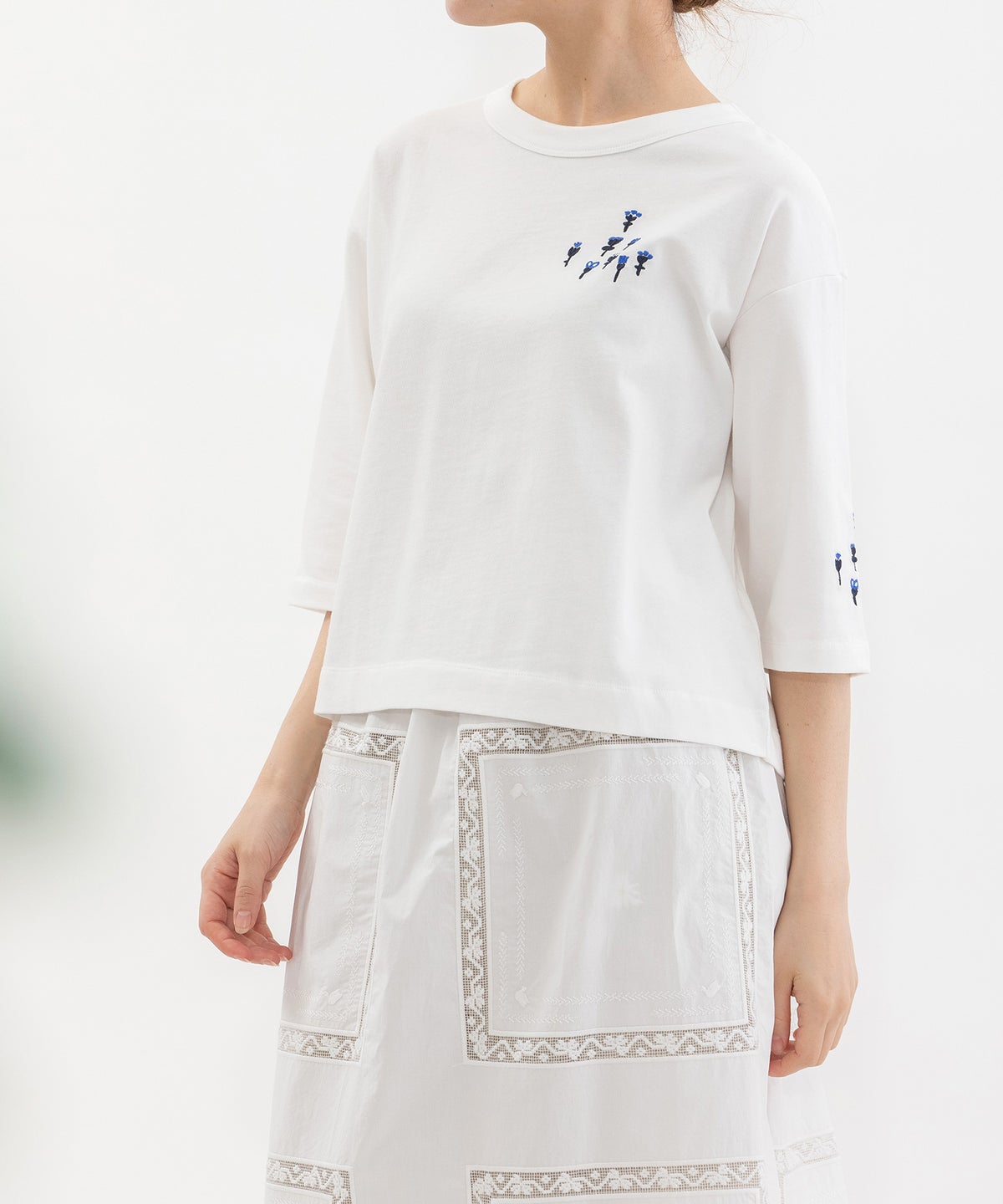 モデル身長：167cm(オフホワイト×ブルー)