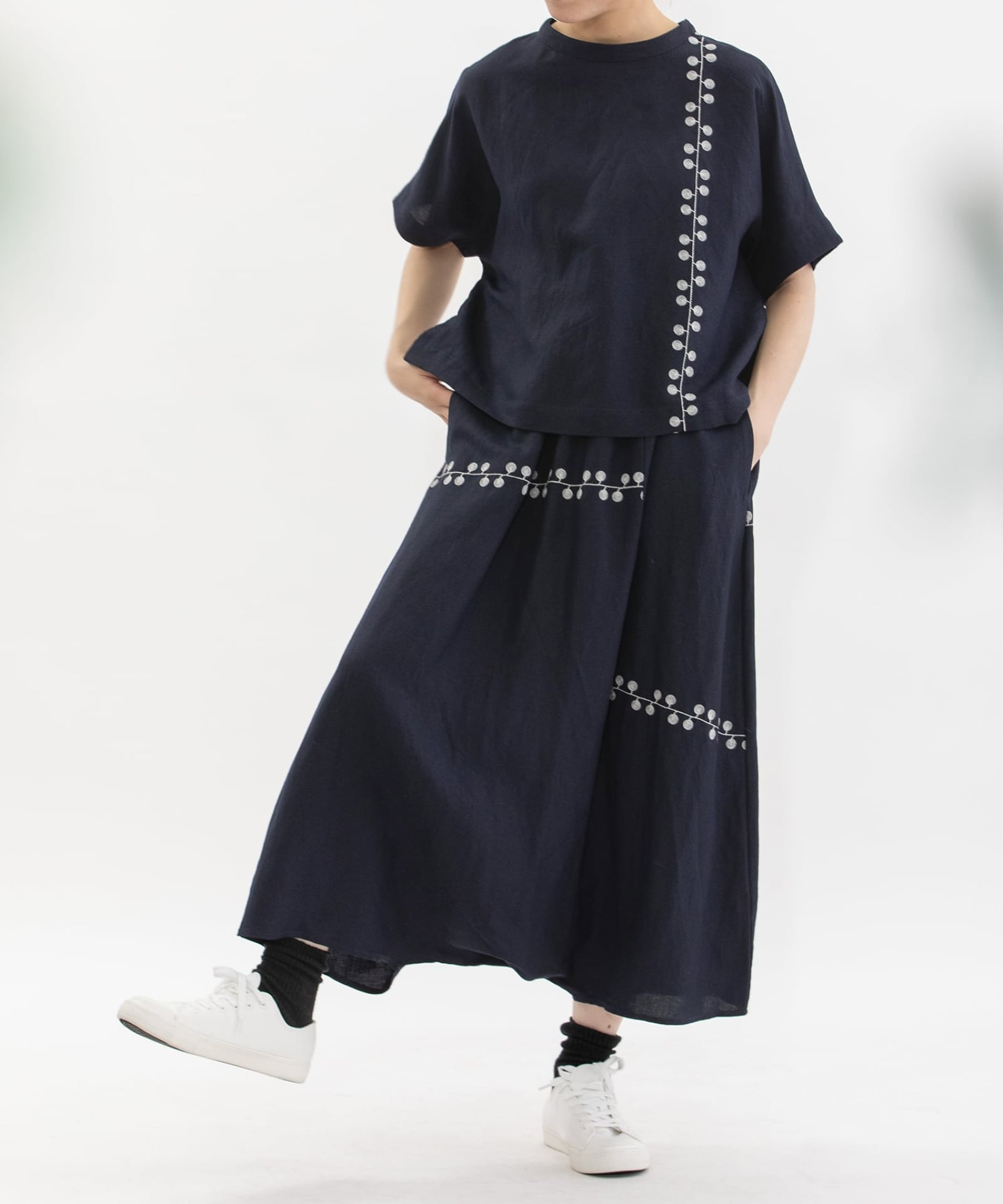 SUMMER SALE】リネンレーヨンライン刺繍サルエルパンツ | COO ONLINE