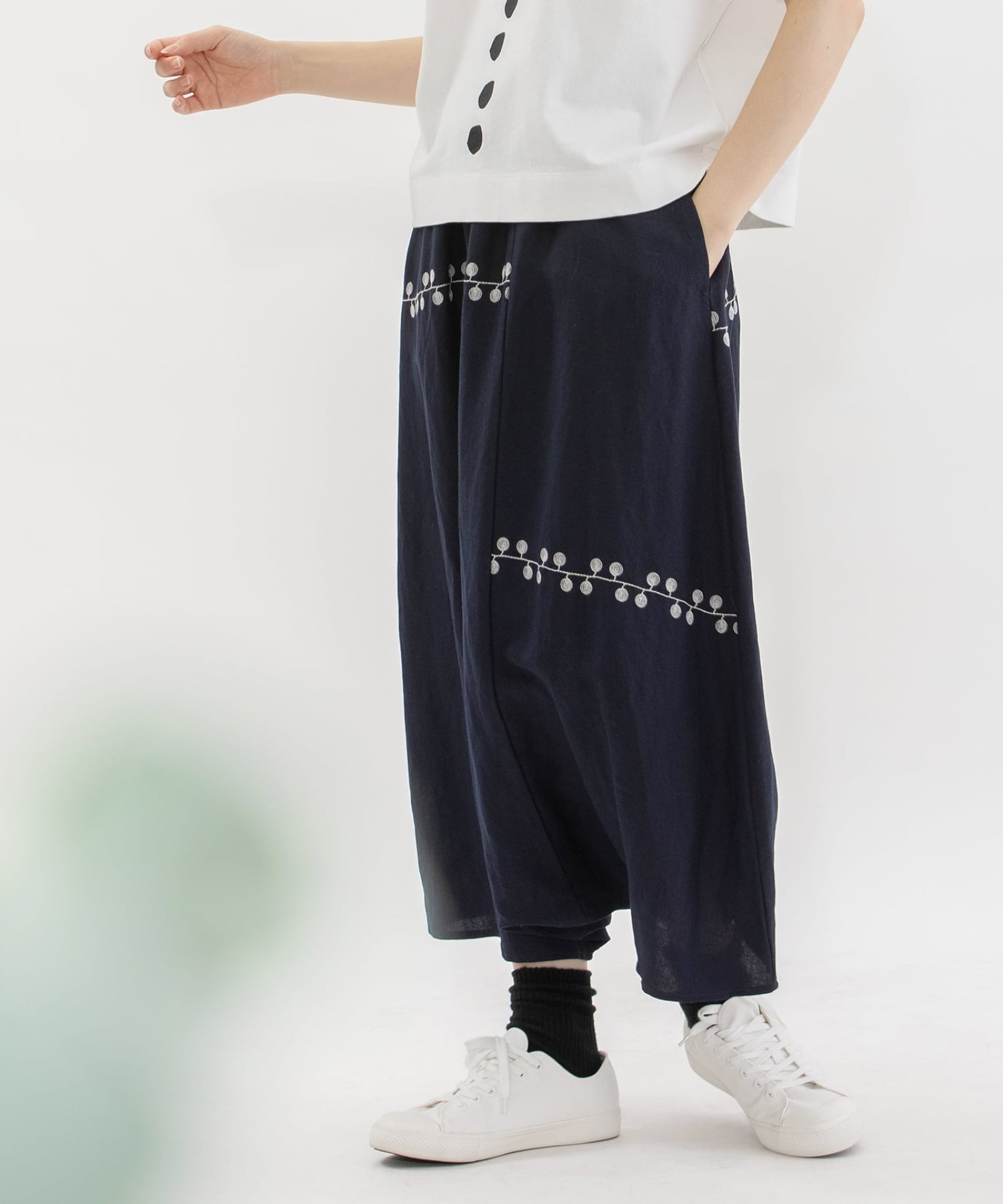 リネンレーヨンライン刺繍サルエルパンツ | COO ONLINE