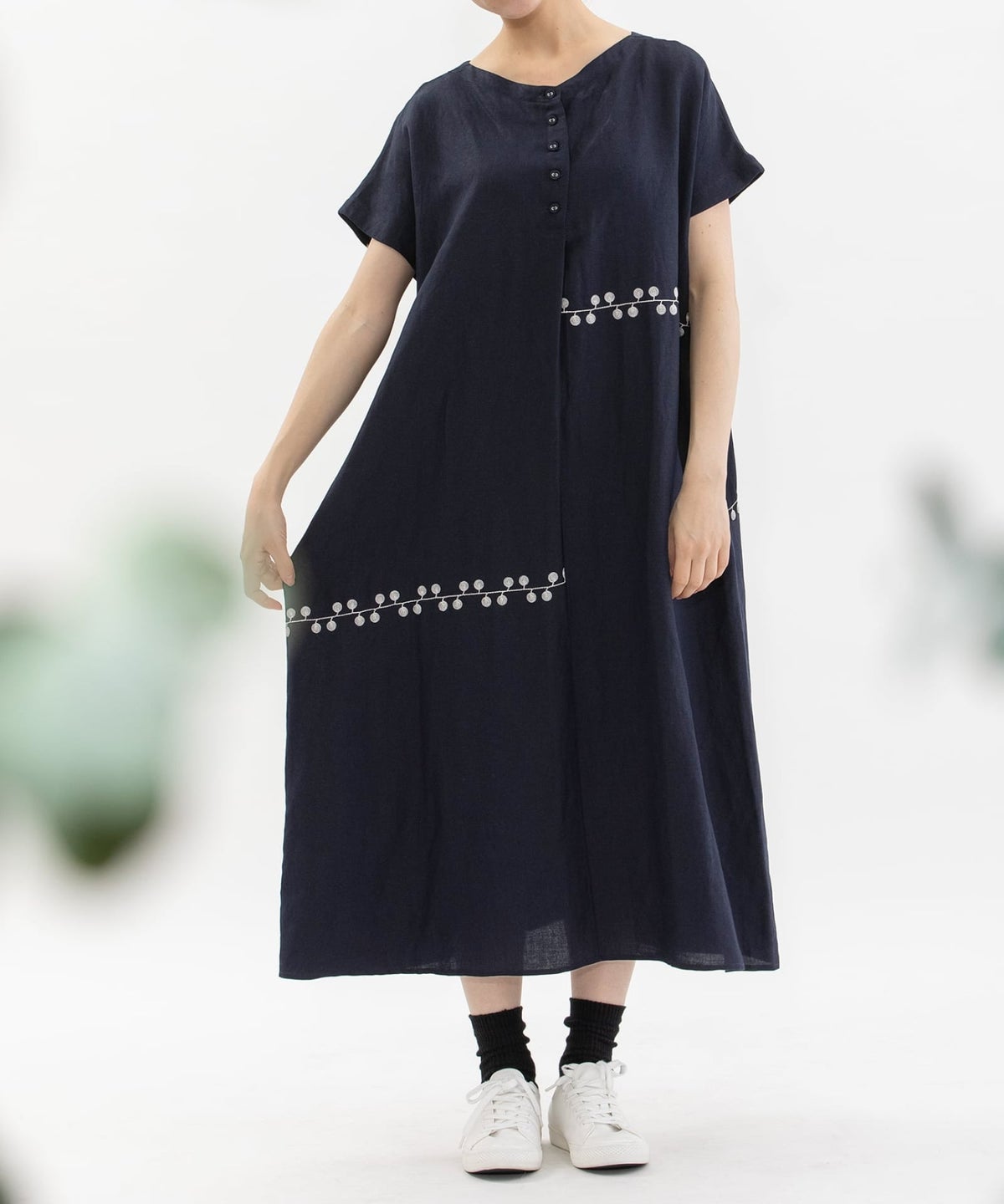 モデル身長：167cm（前：Vネック）