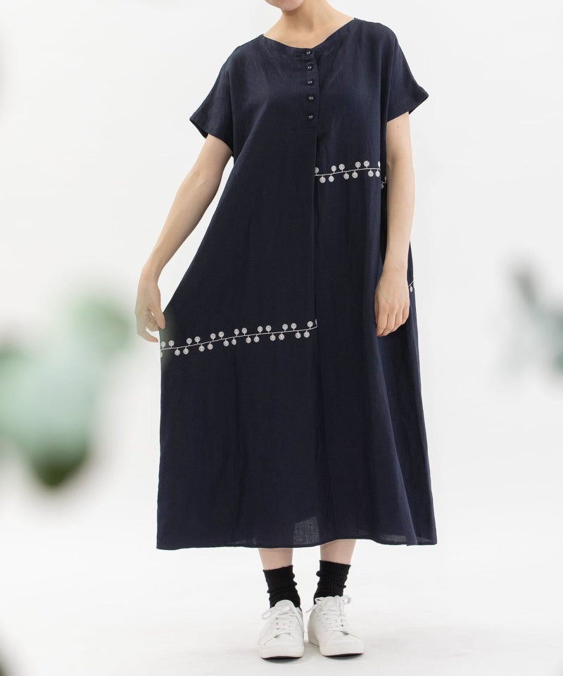 モデル身長：167cm（前：Vネック）