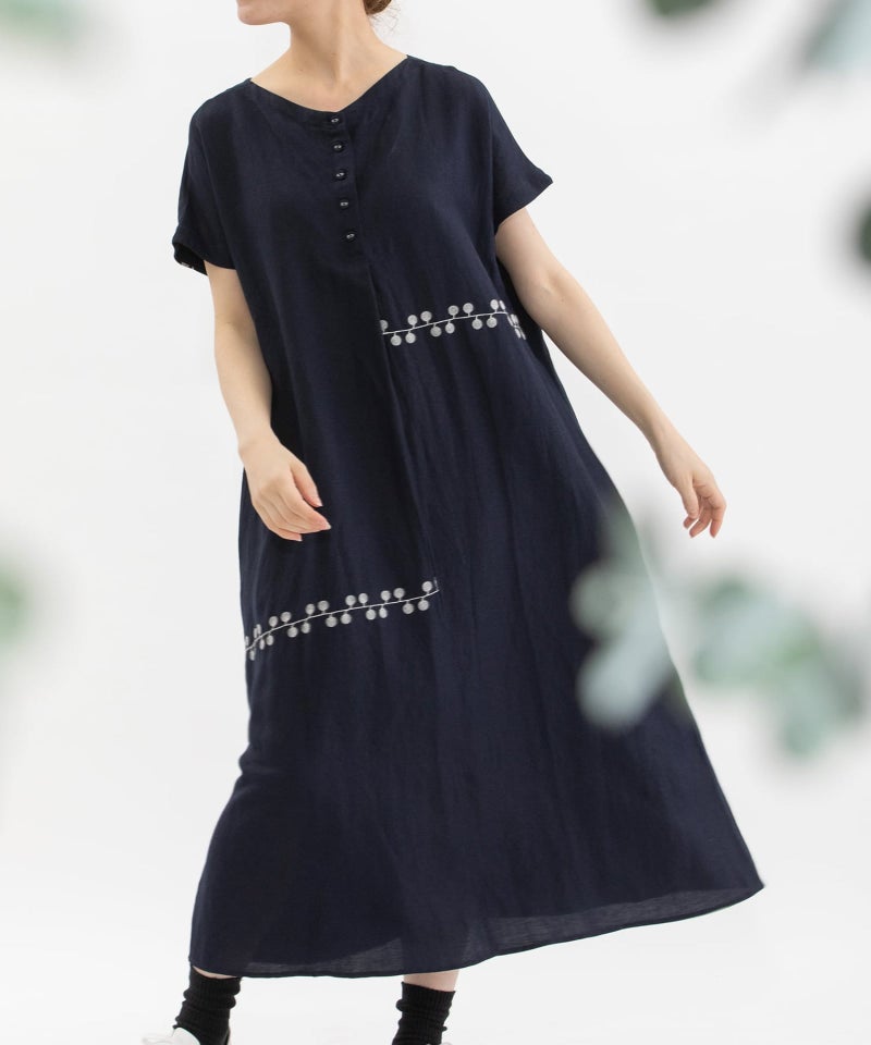 モデル身長：167cm（前：Vネック）